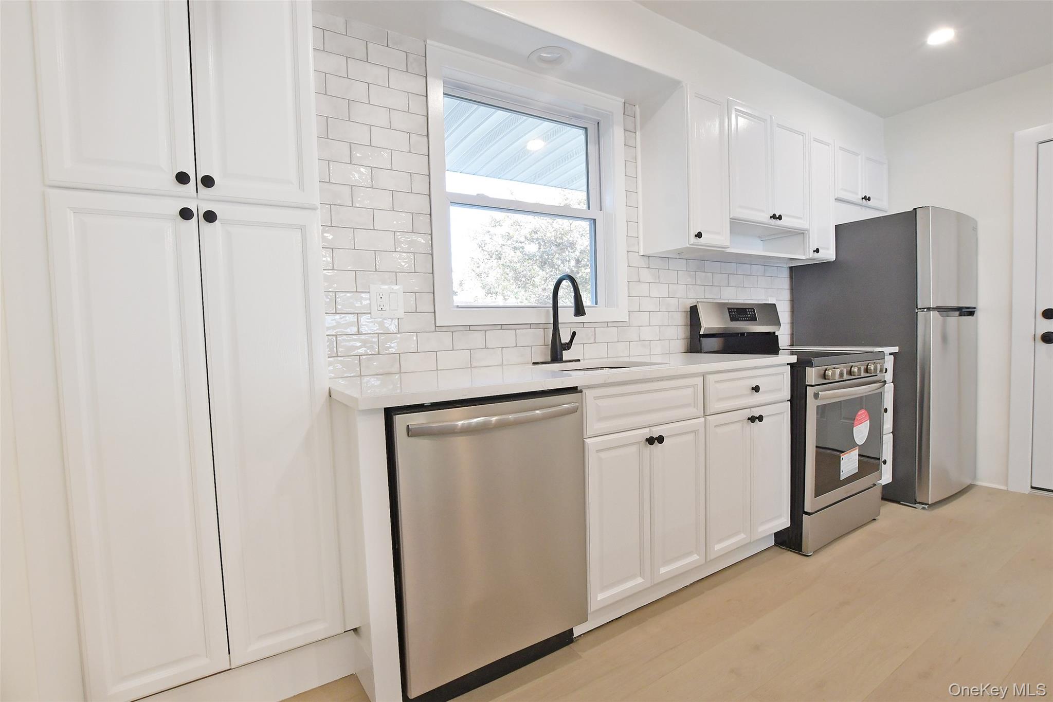 15 Spurwoods Lane, Farmingville, NY 11738