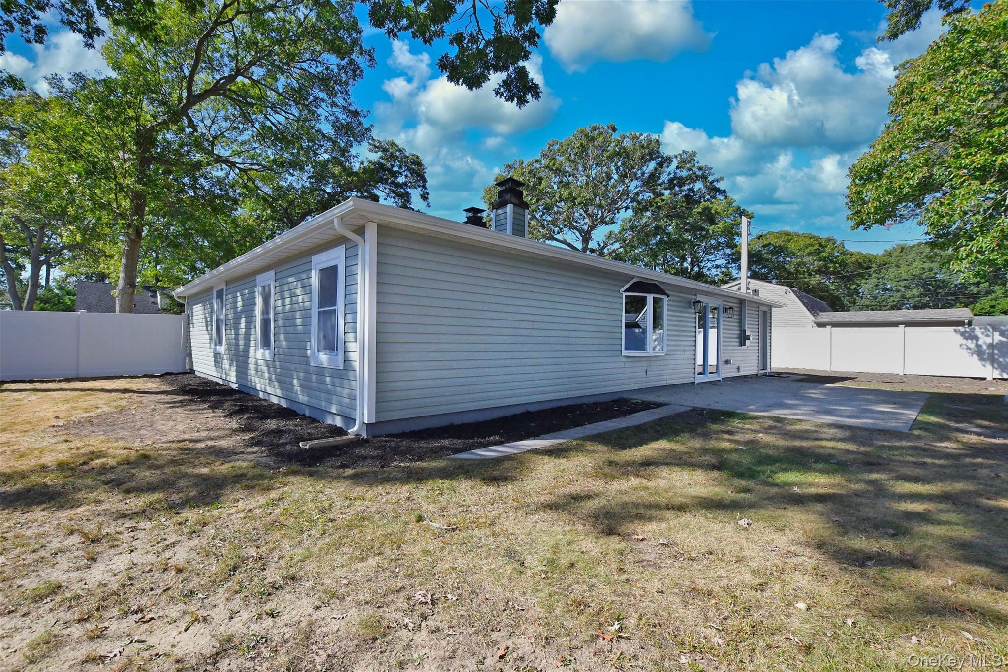 15 Spurwoods Lane, Farmingville, NY 11738