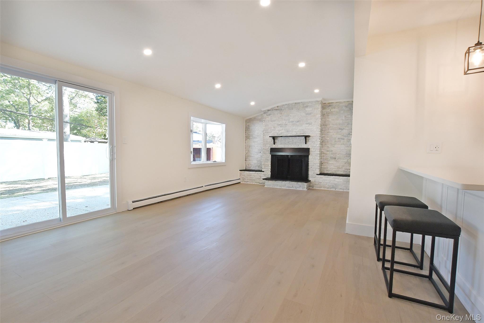 15 Spurwoods Lane, Farmingville, NY 11738