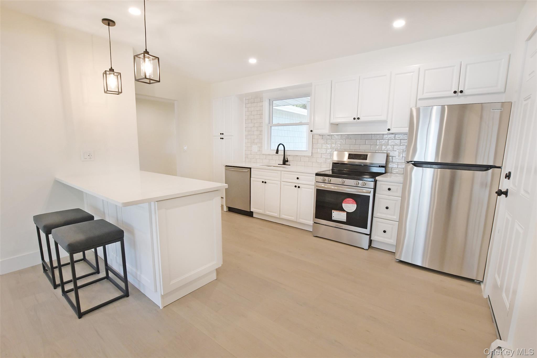 15 Spurwoods Lane, Farmingville, NY 11738