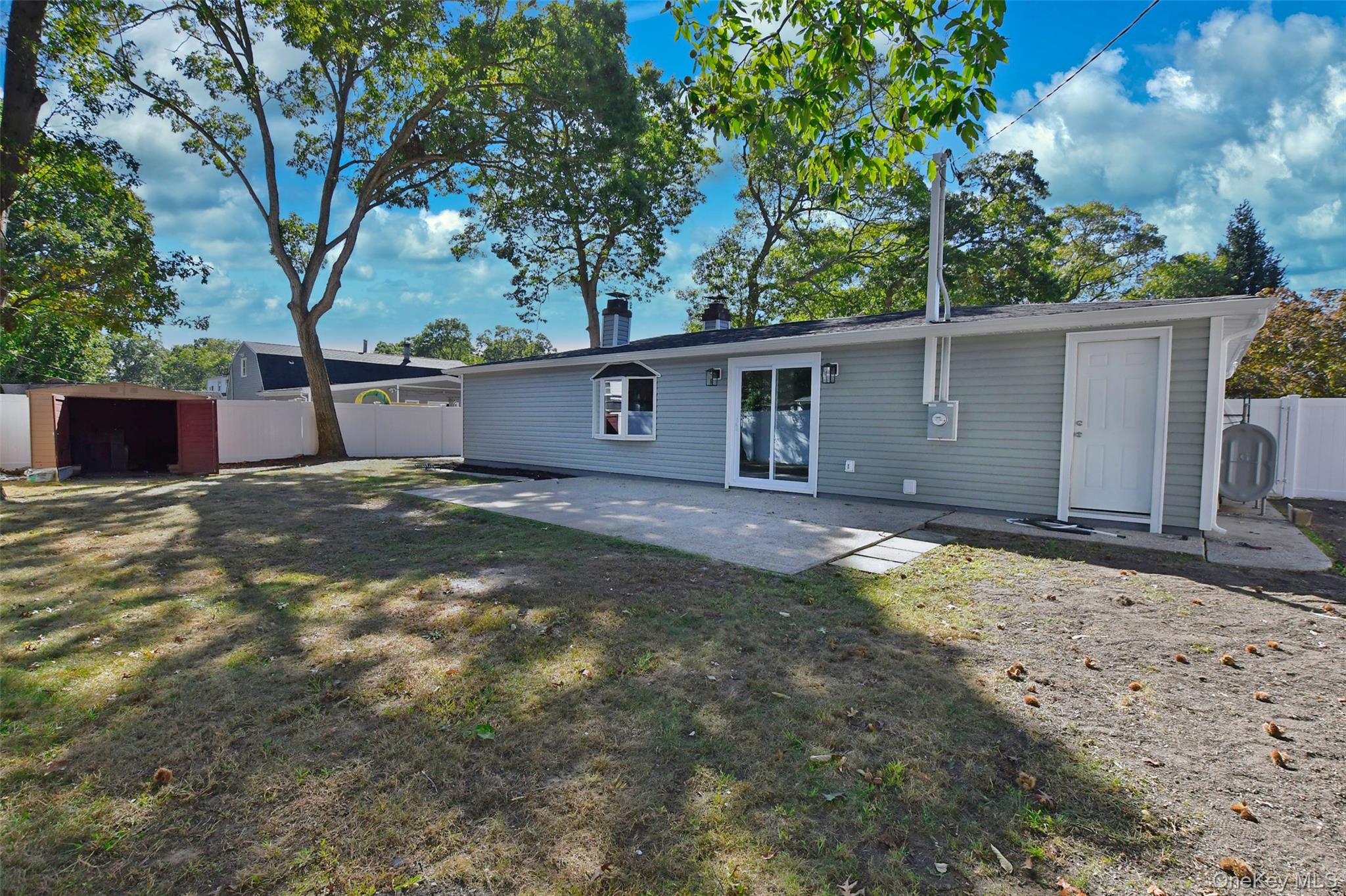 15 Spurwoods Lane, Farmingville, NY 11738