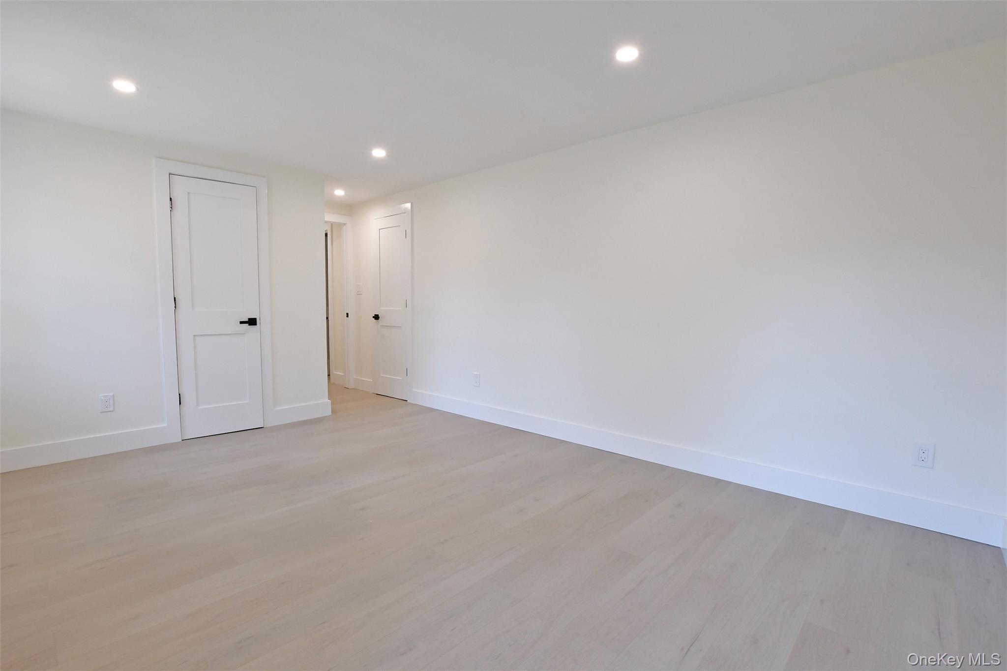 15 Spurwoods Lane, Farmingville, NY 11738