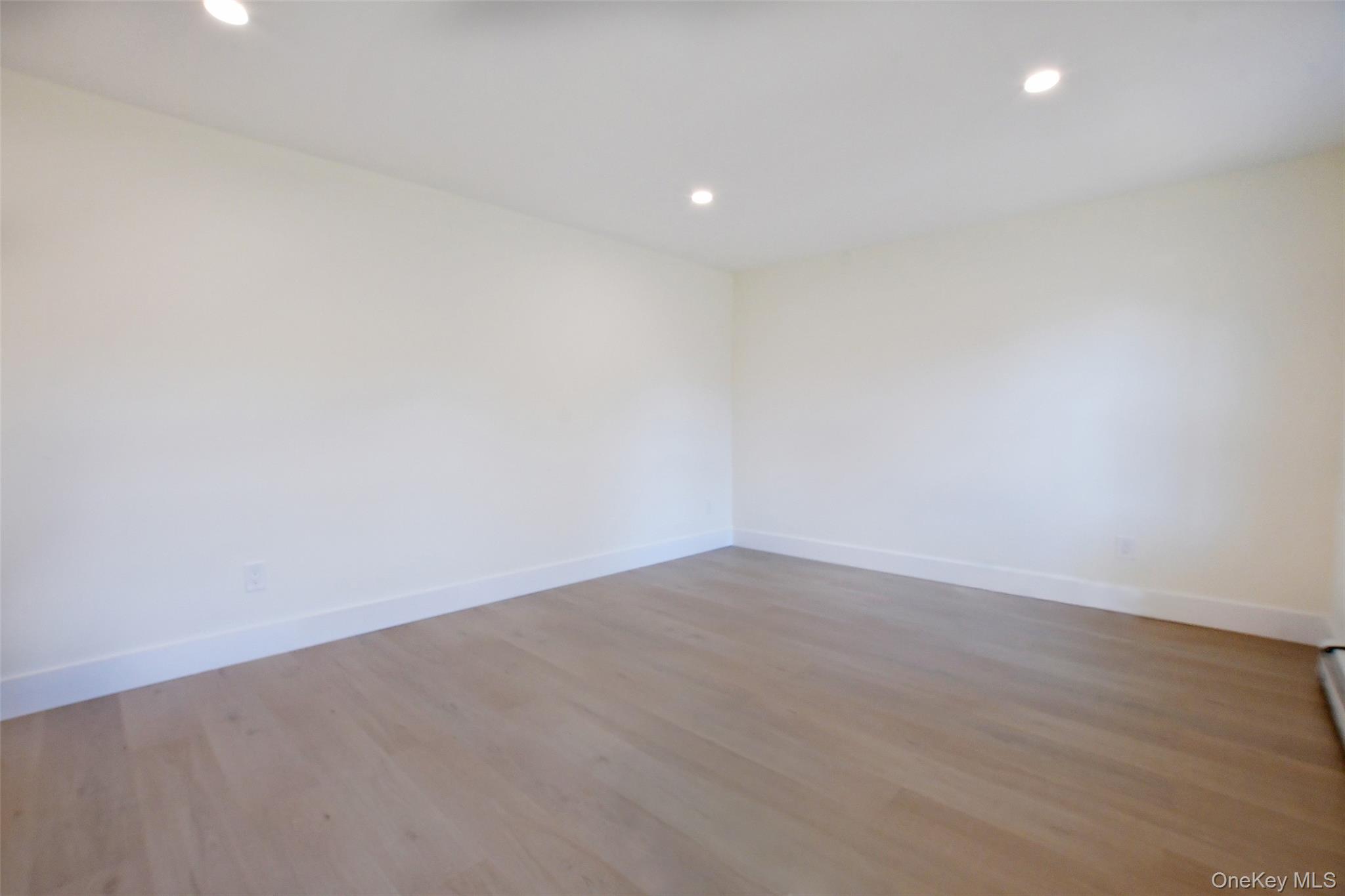 15 Spurwoods Lane, Farmingville, NY 11738