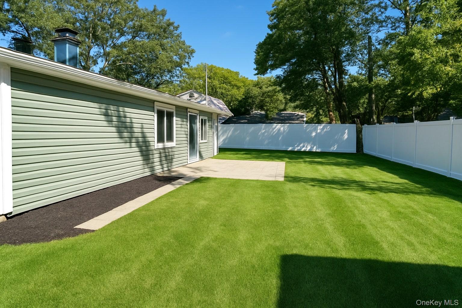 15 Spurwoods Lane, Farmingville, NY 11738