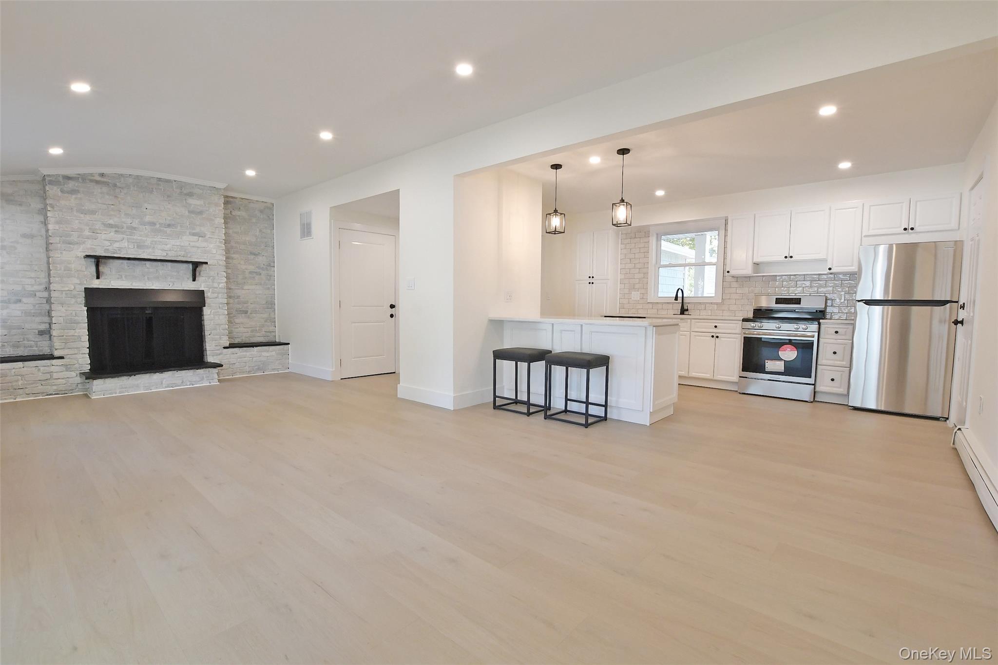 15 Spurwoods Lane, Farmingville, NY 11738