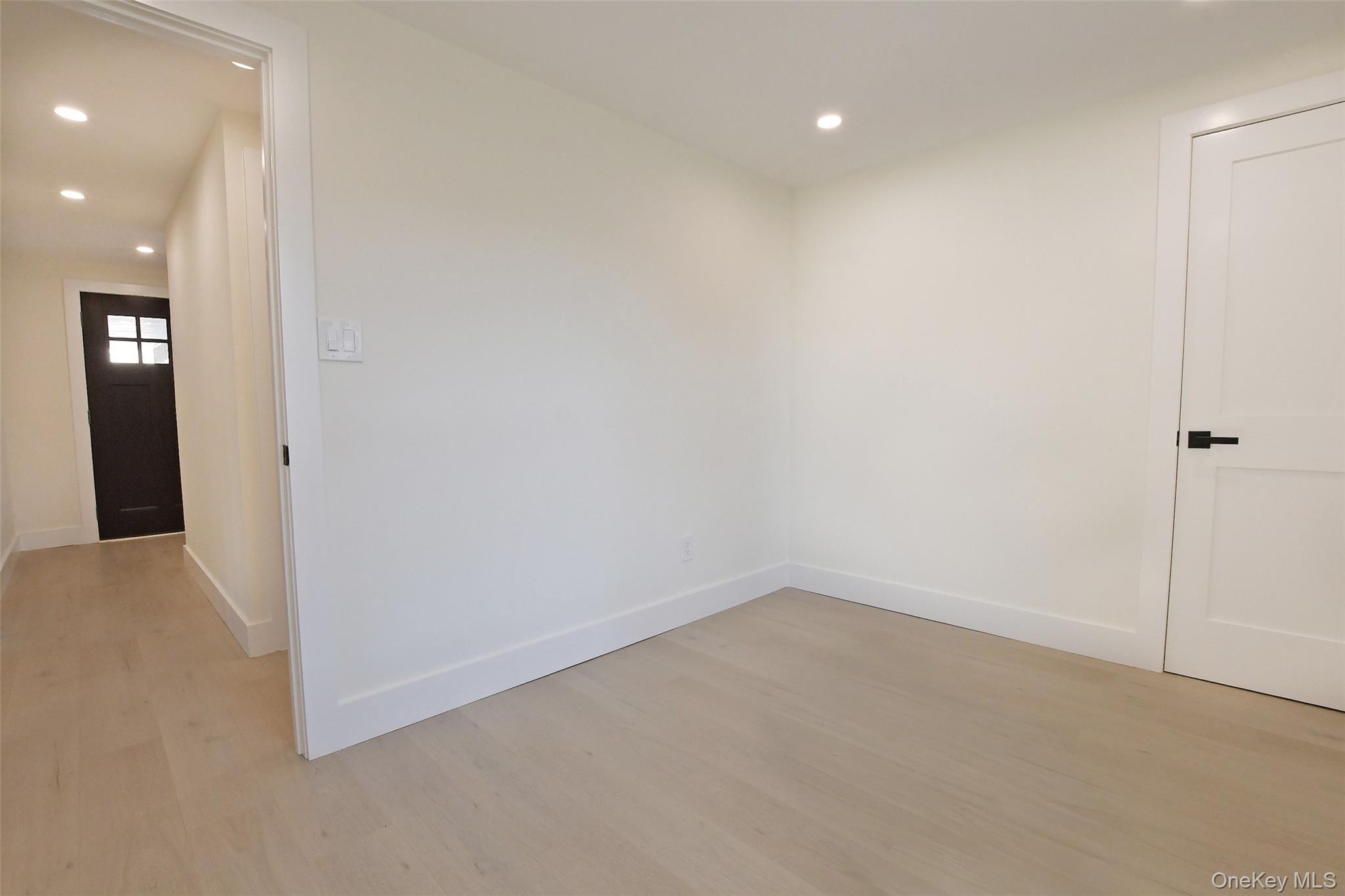 15 Spurwoods Lane, Farmingville, NY 11738