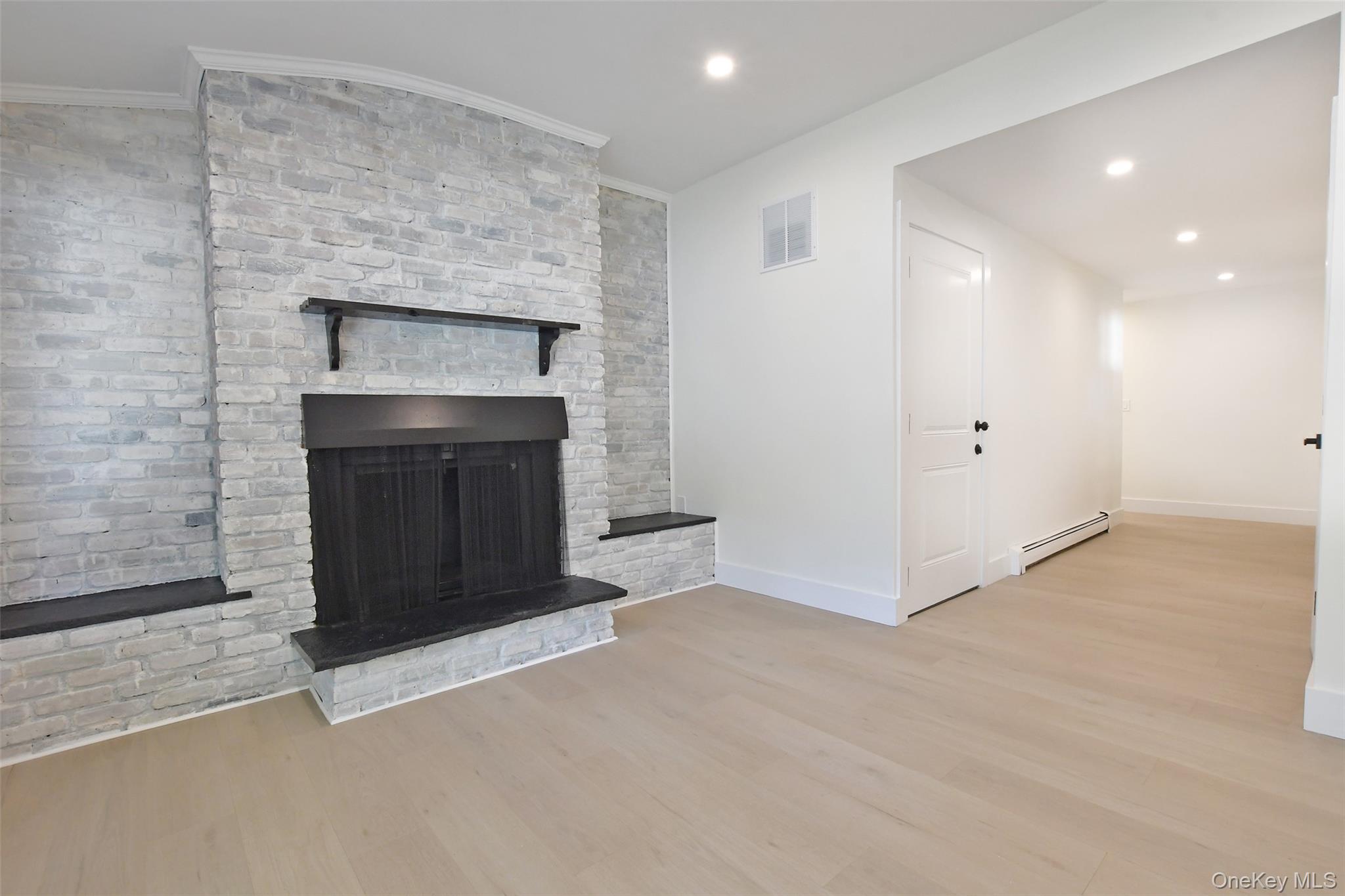 15 Spurwoods Lane, Farmingville, NY 11738