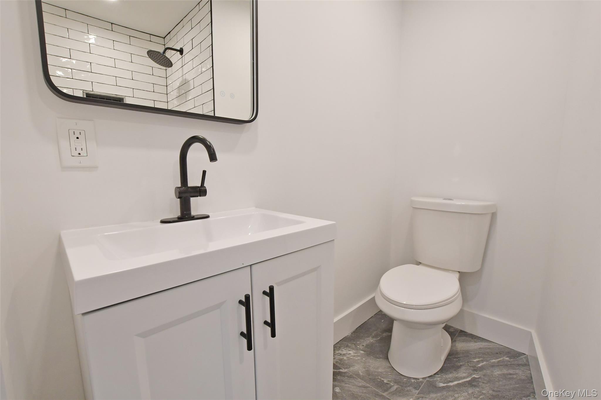 15 Spurwoods Lane, Farmingville, NY 11738