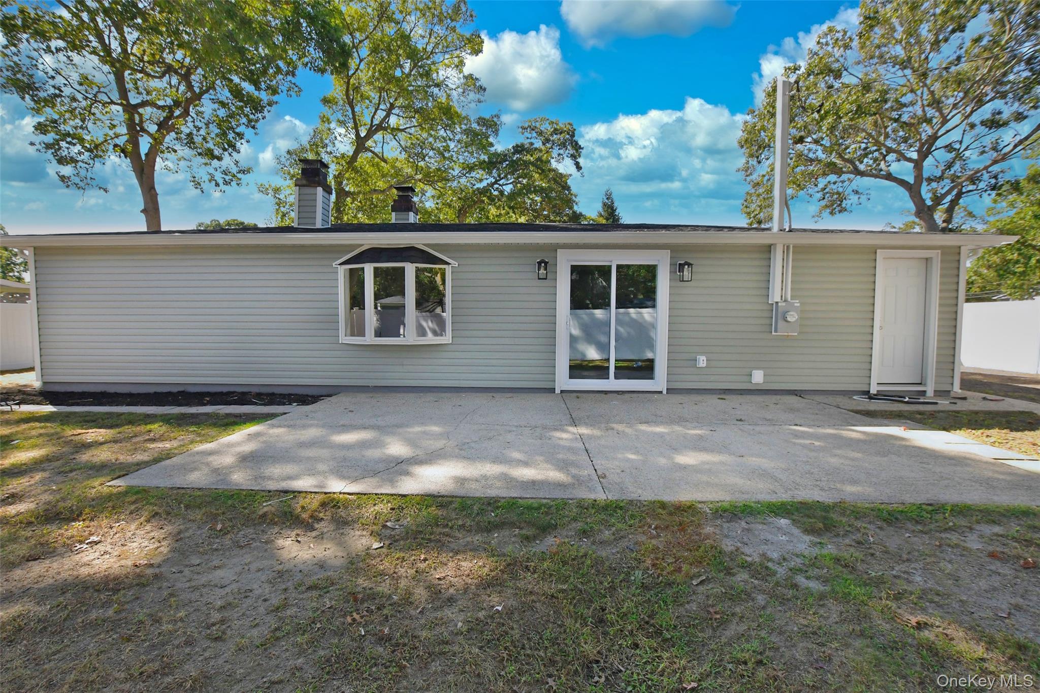 15 Spurwoods Lane, Farmingville, NY 11738