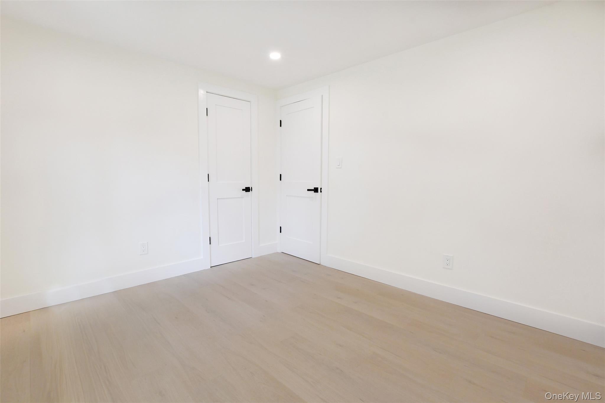 15 Spurwoods Lane, Farmingville, NY 11738