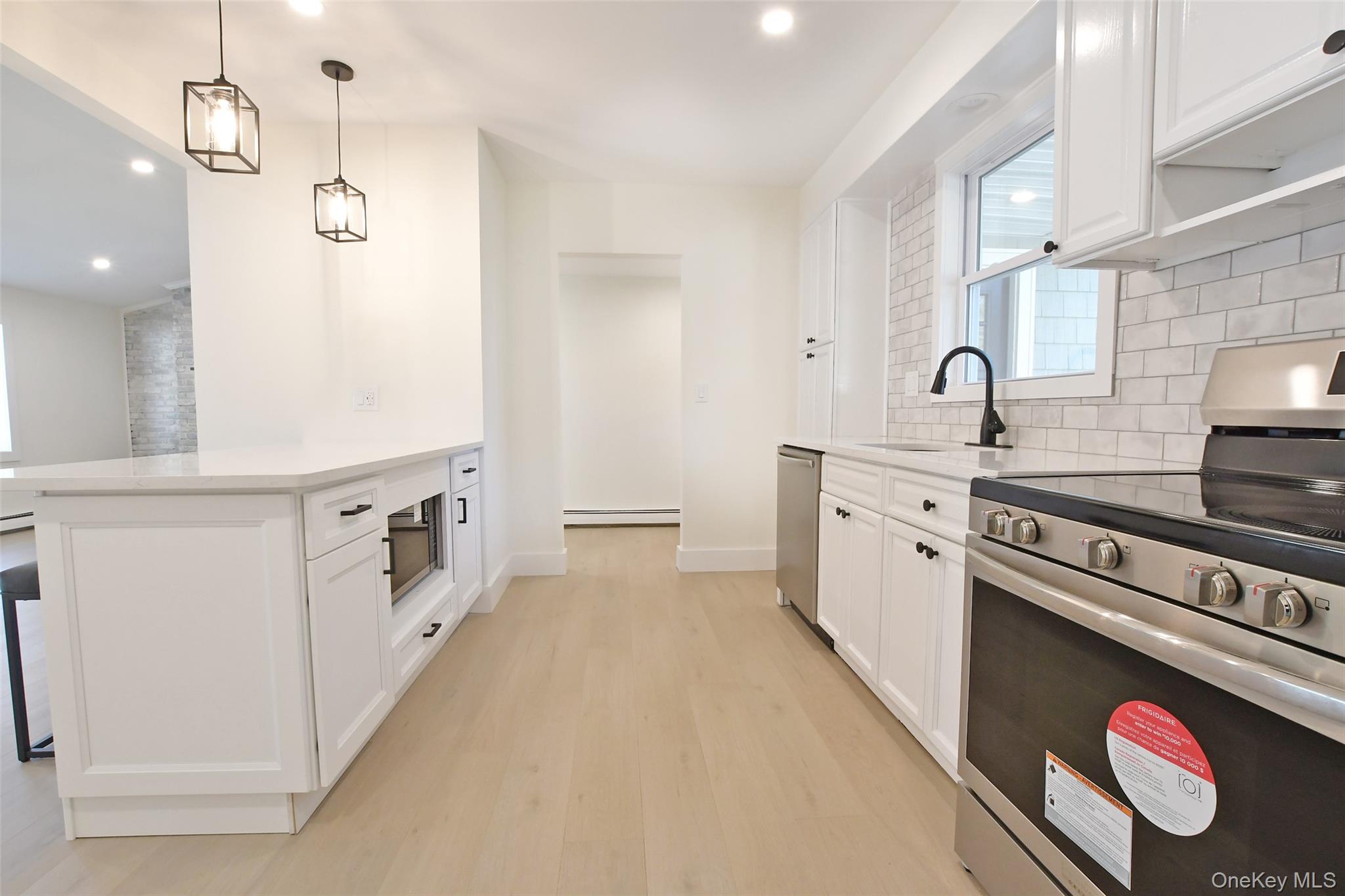 15 Spurwoods Lane, Farmingville, NY 11738