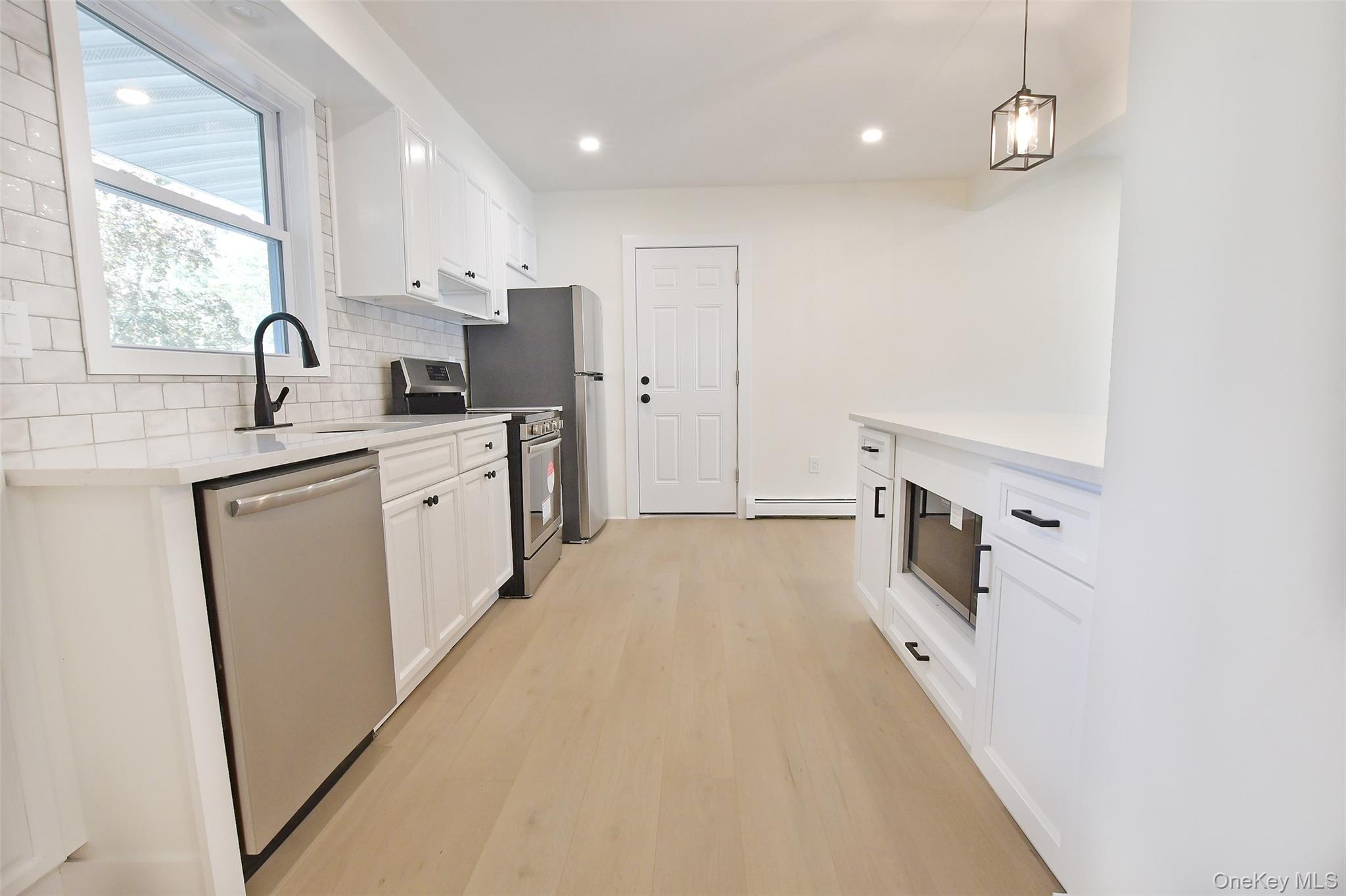 15 Spurwoods Lane, Farmingville, NY 11738