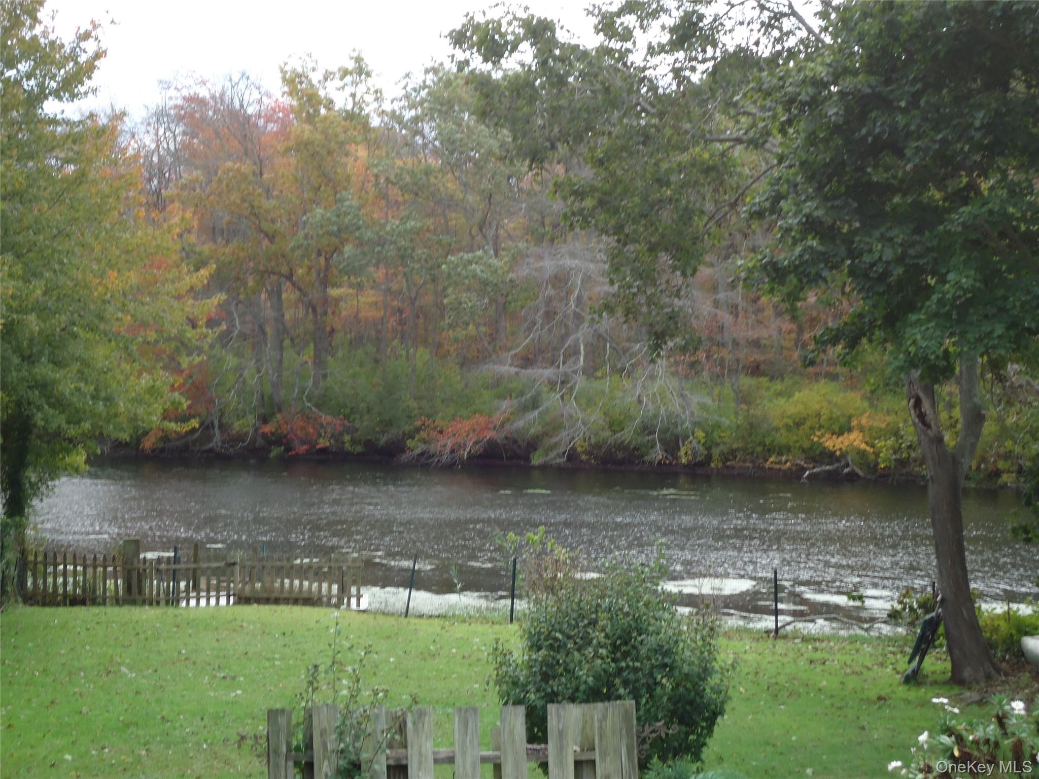 725 W Main Street, Riverhead, NY 11901