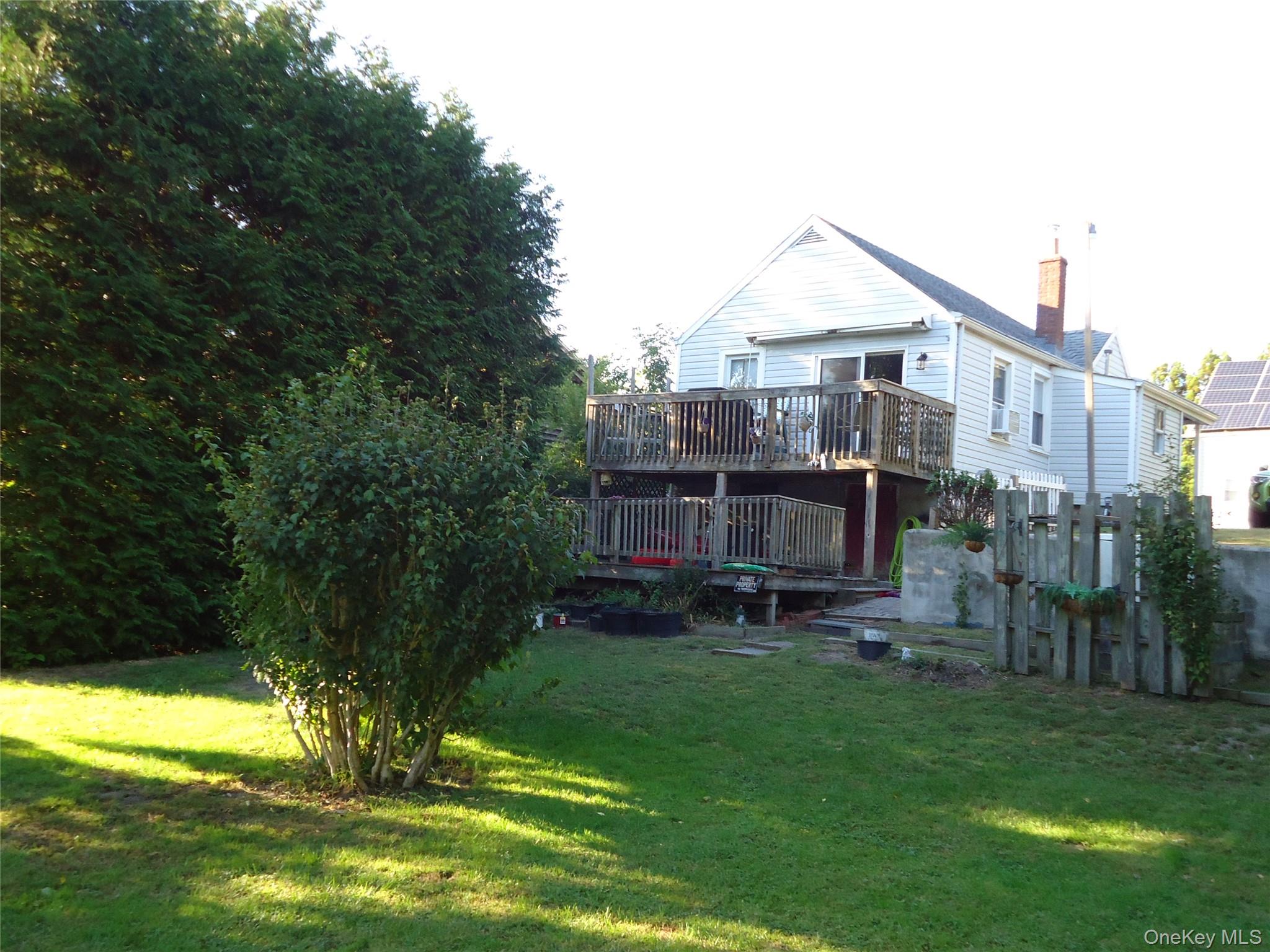 725 W Main Street, Riverhead, NY 11901