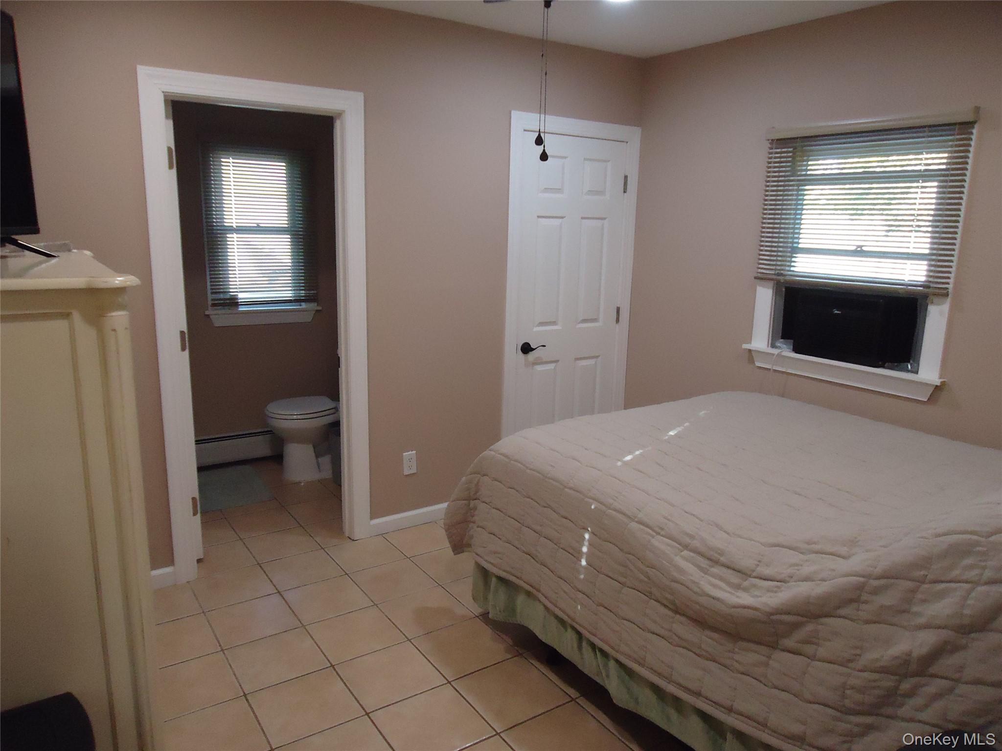 725 W Main Street, Riverhead, NY 11901