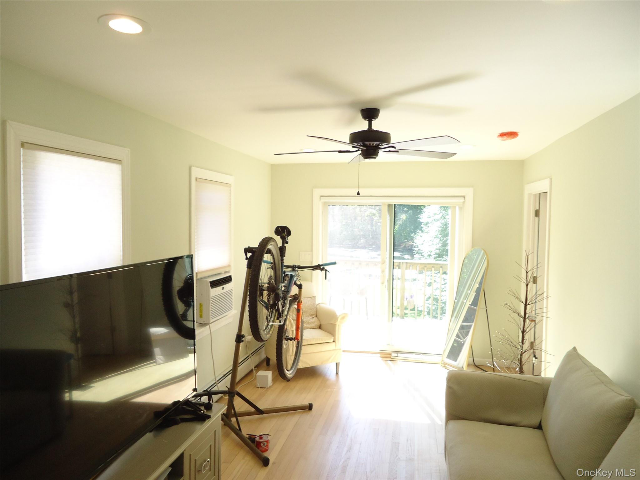 725 W Main Street, Riverhead, NY 11901