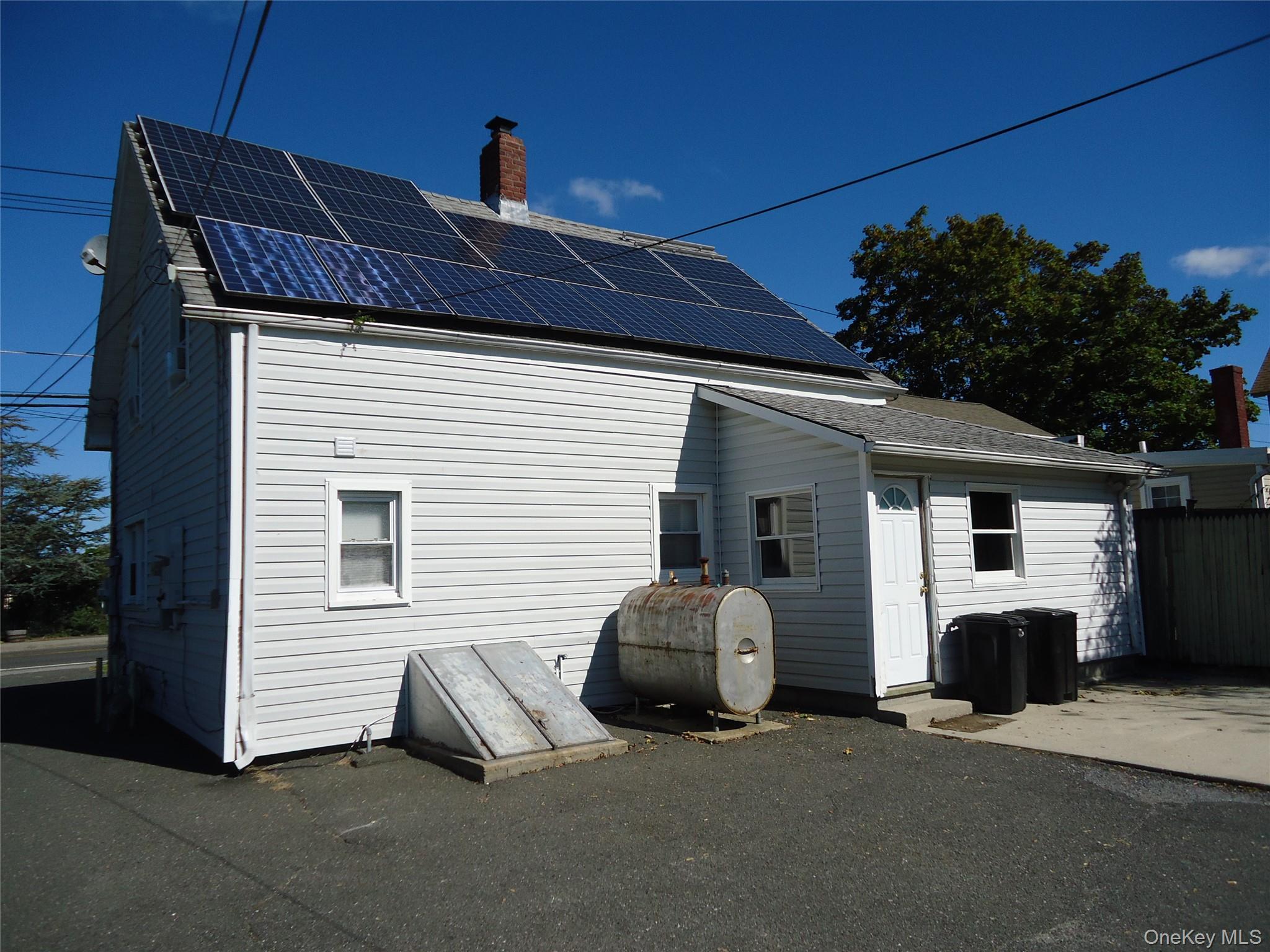 725 W Main Street, Riverhead, NY 11901