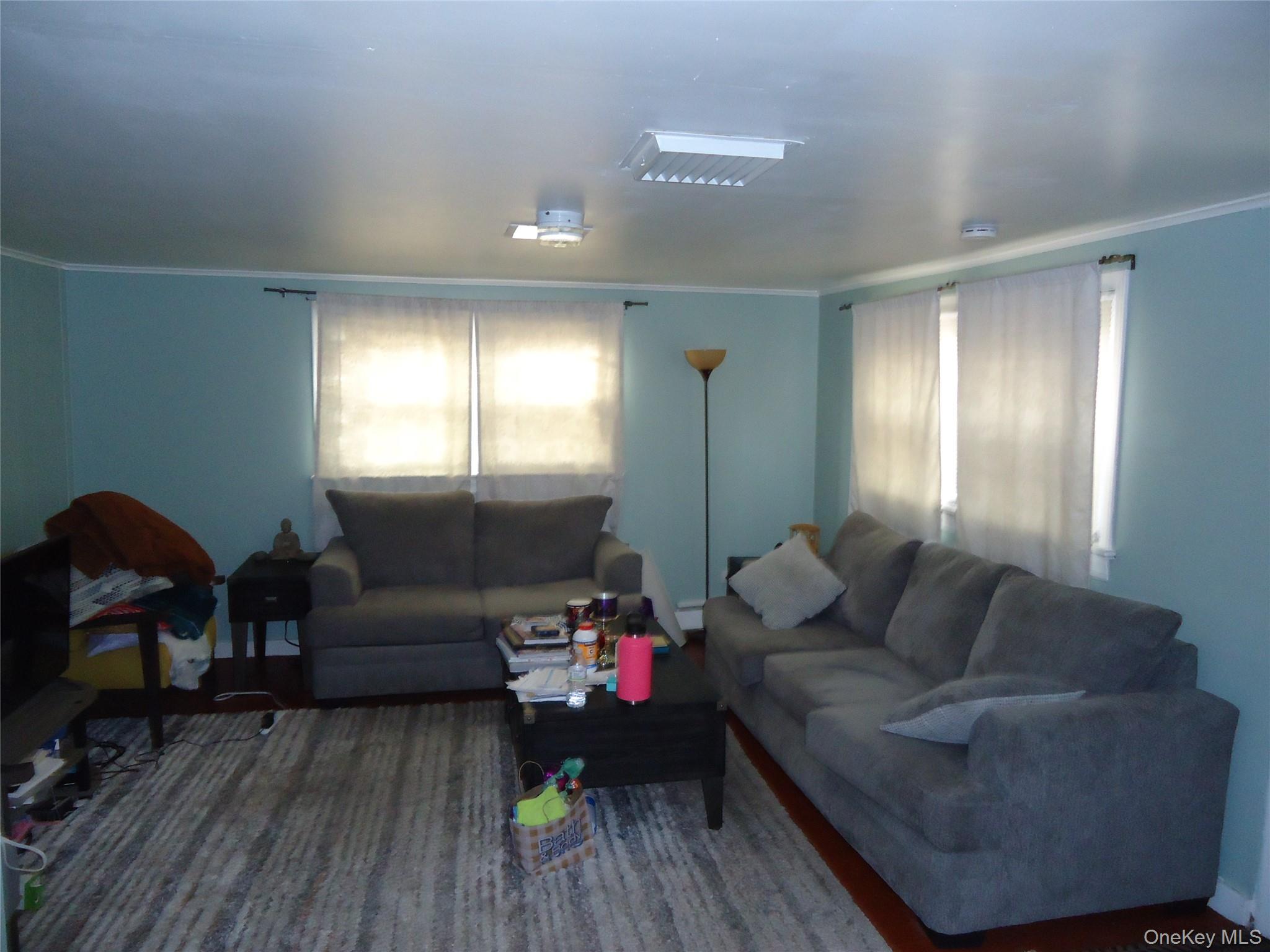 725 W Main Street, Riverhead, NY 11901