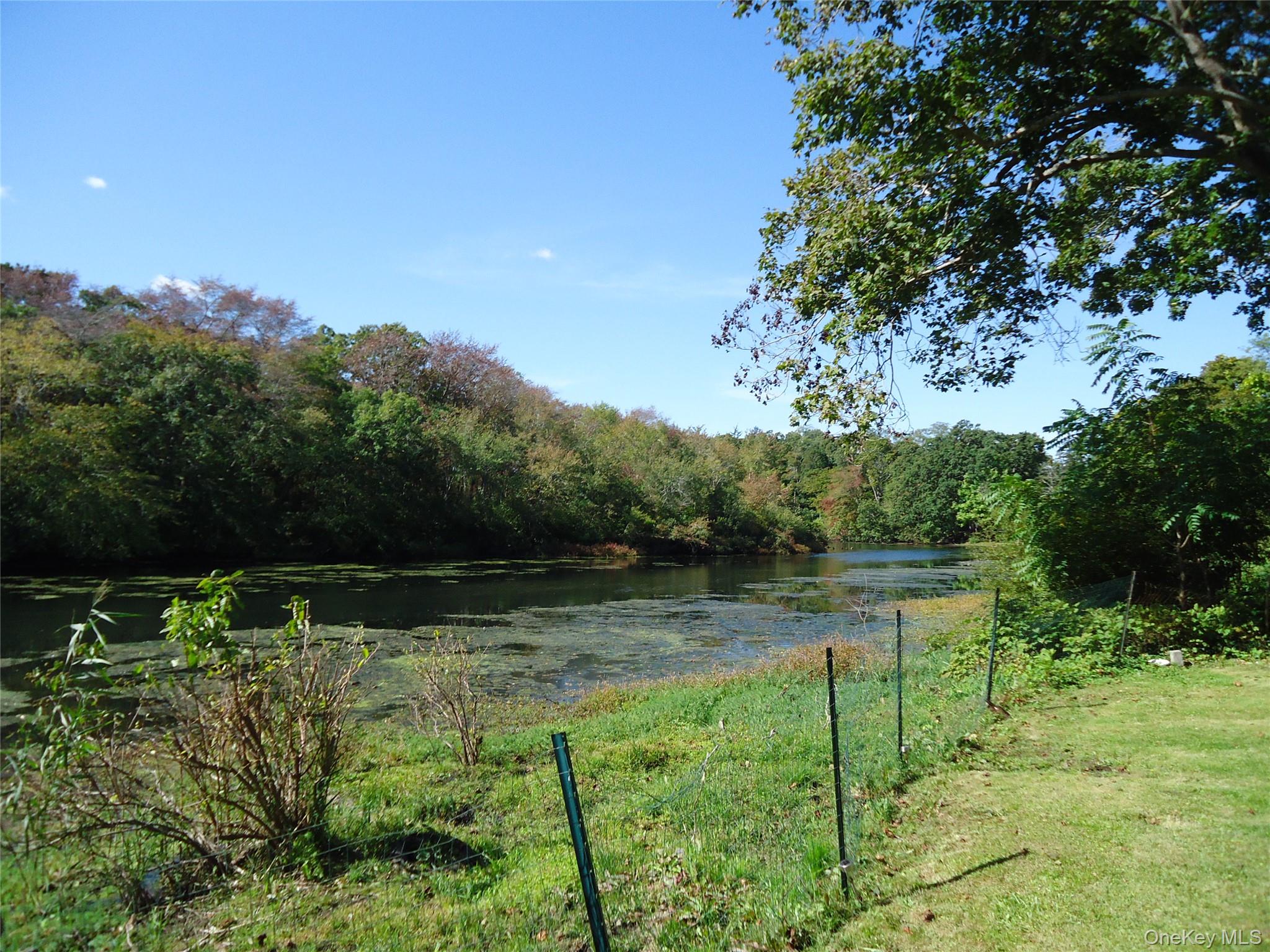 725 W Main Street, Riverhead, NY 11901