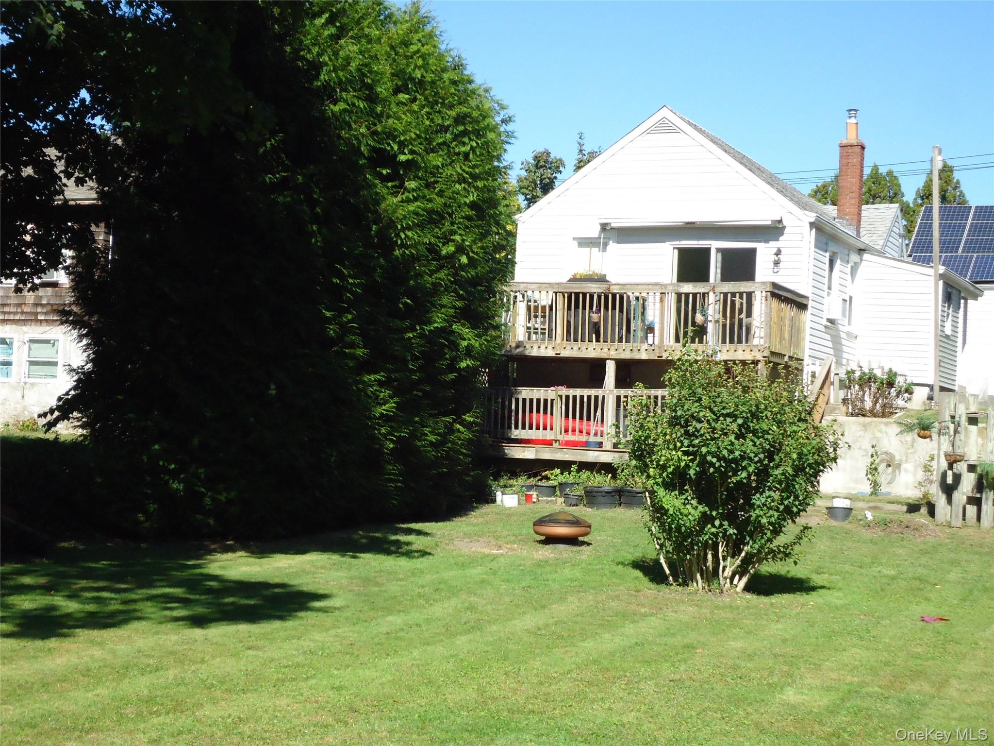 725 W Main Street, Riverhead, NY 11901