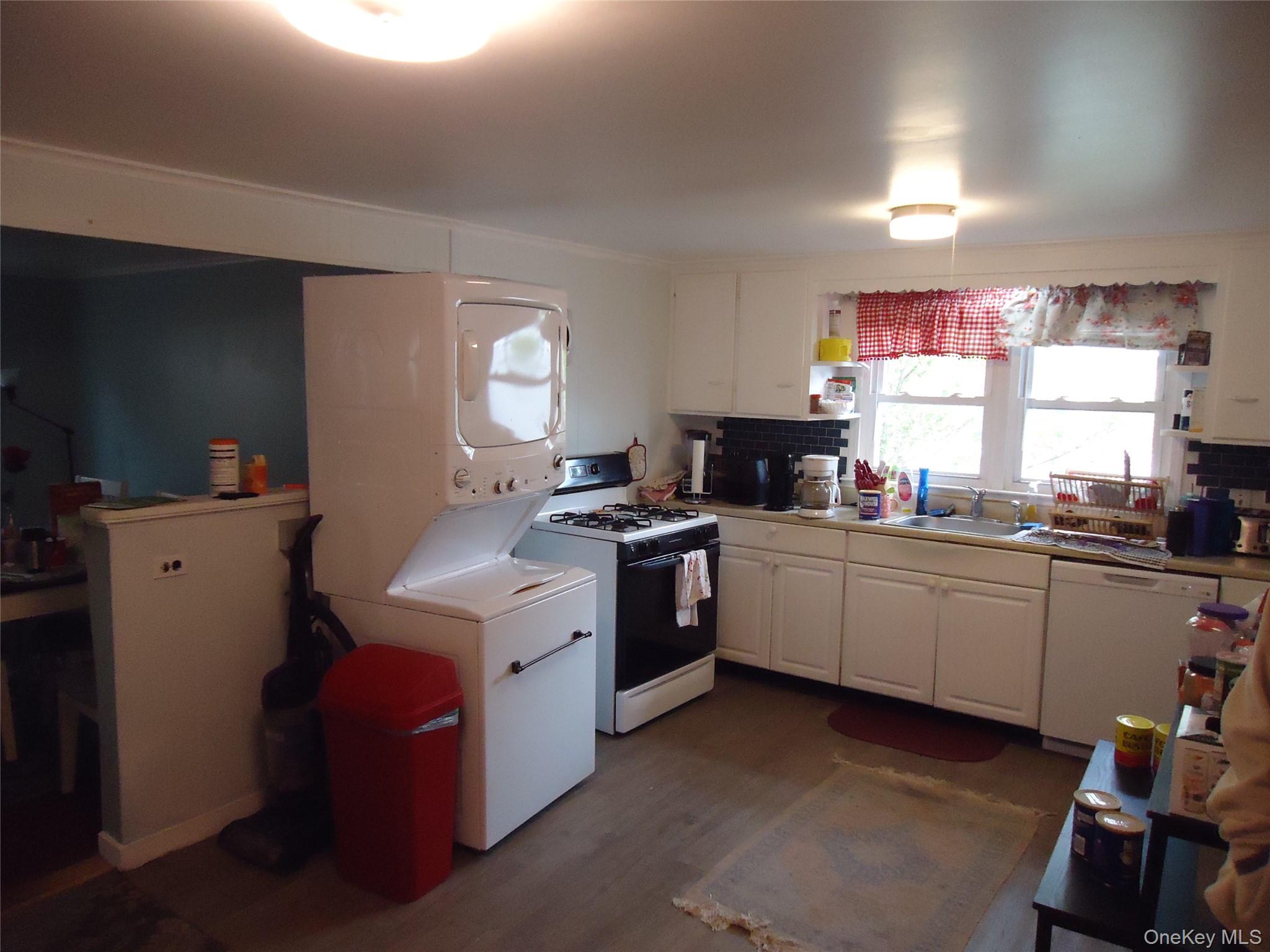 725 W Main Street, Riverhead, NY 11901