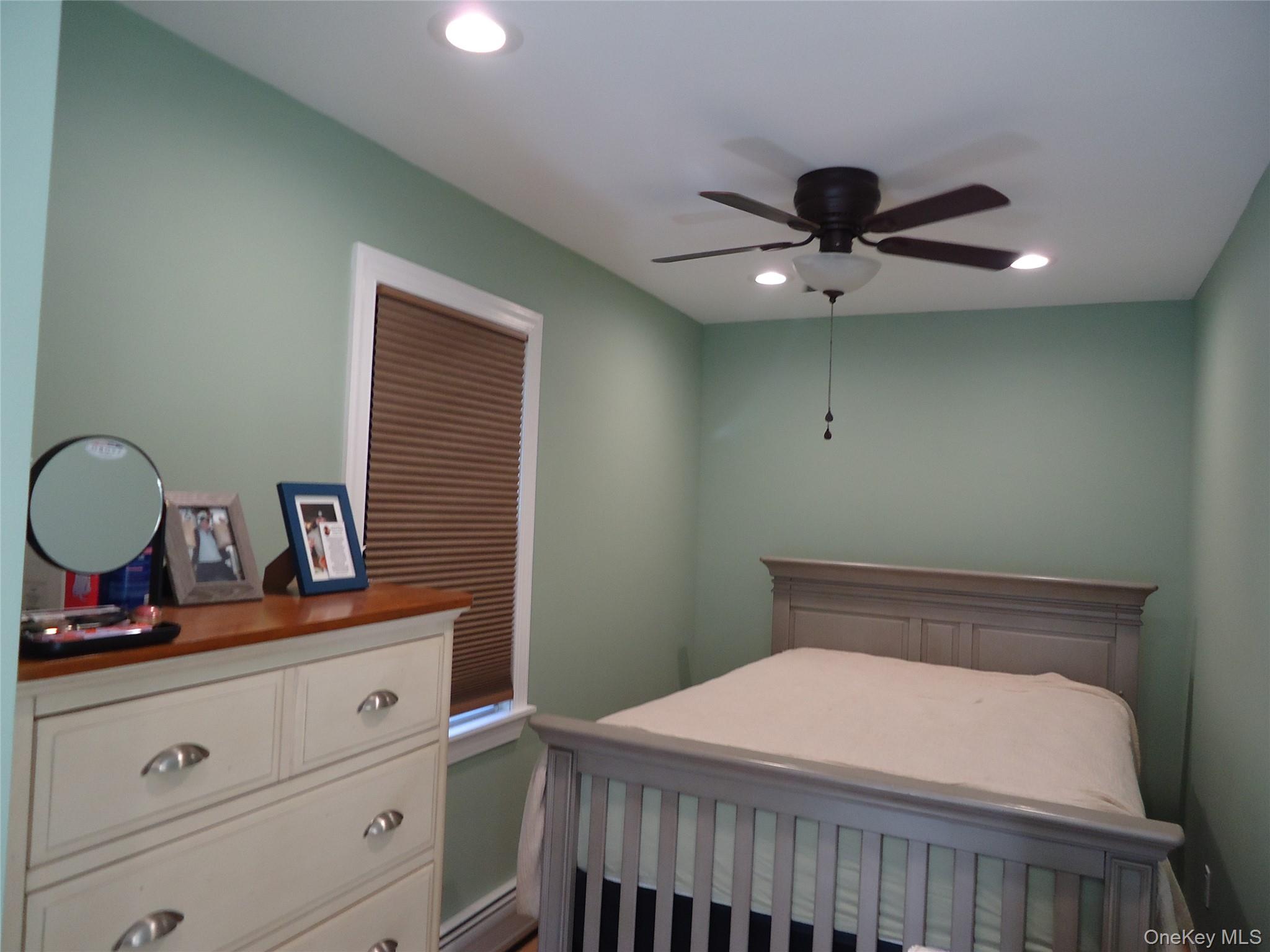 725 W Main Street, Riverhead, NY 11901