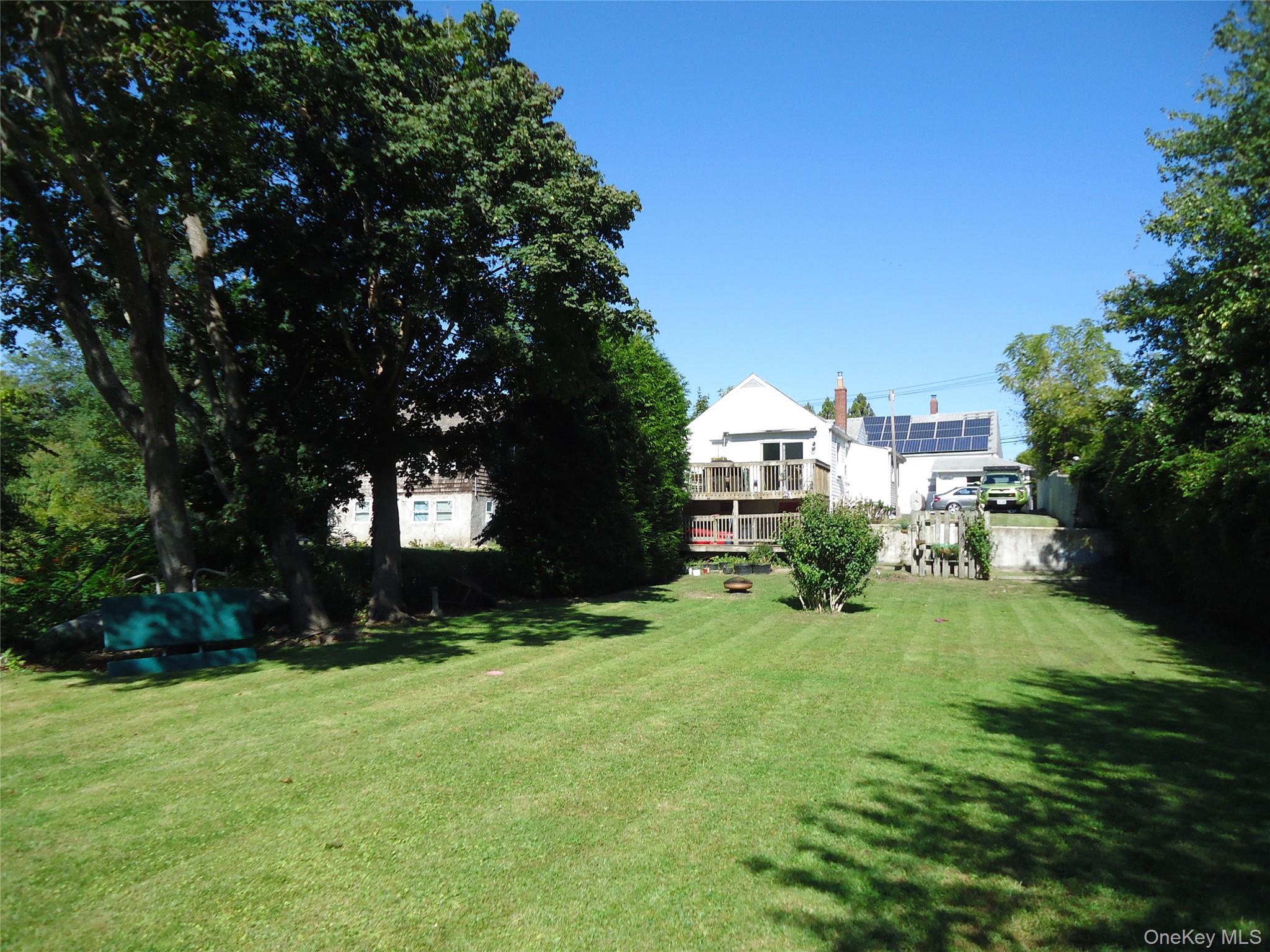 725 W Main Street, Riverhead, NY 11901