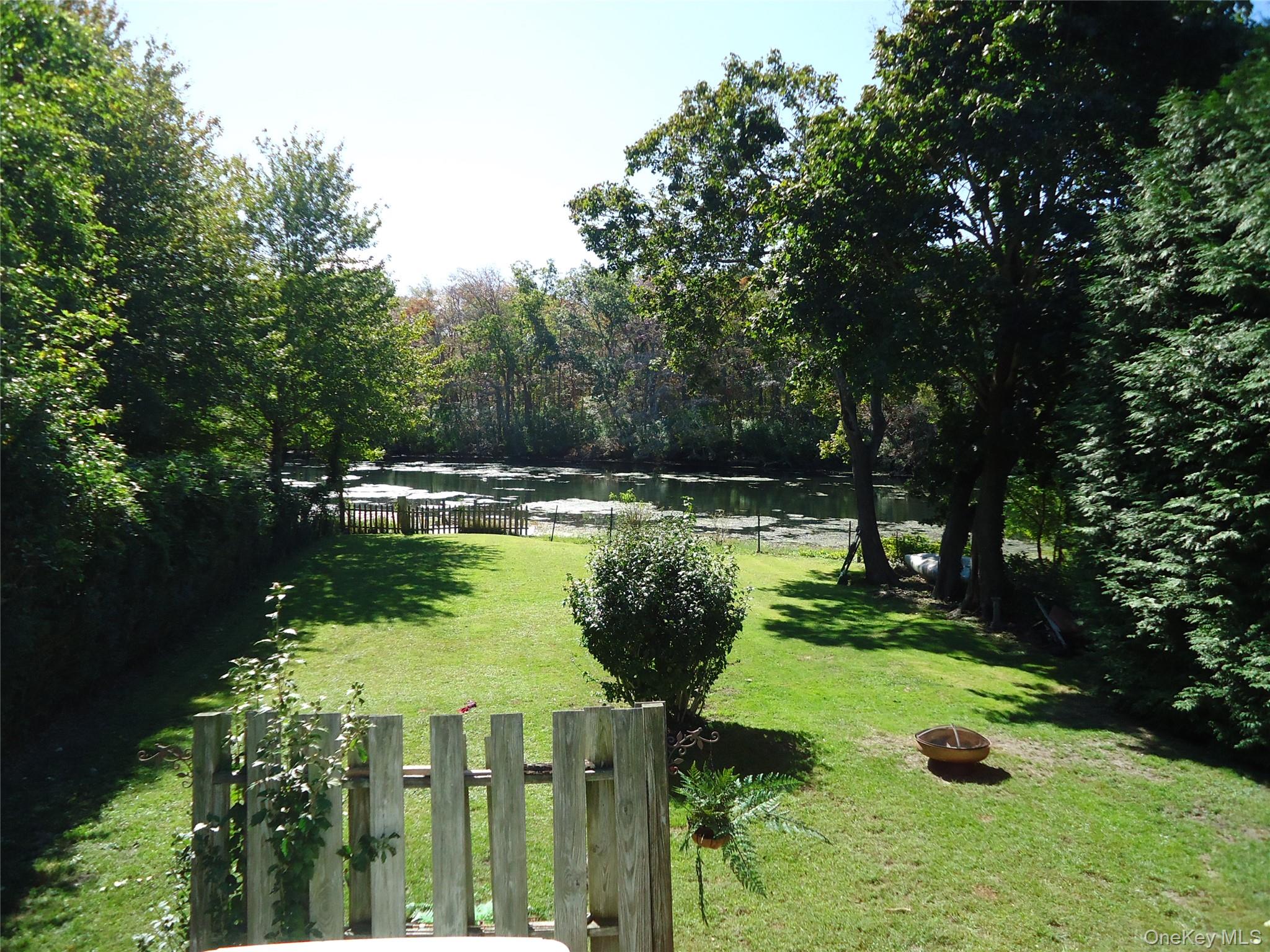 725 W Main Street, Riverhead, NY 11901