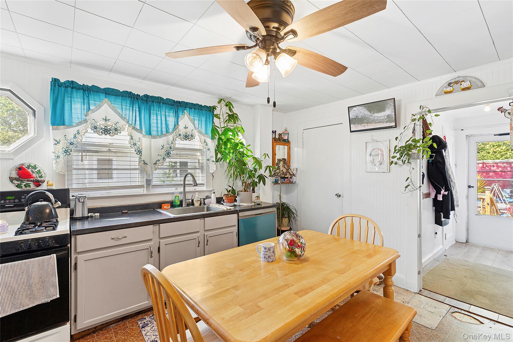 127 Lake Avenue, Flanders, NY 11901