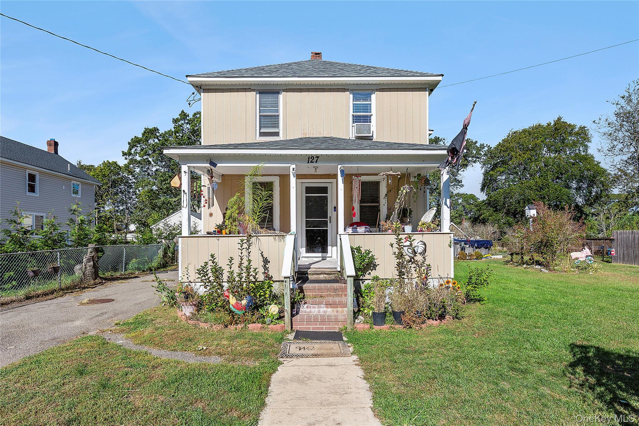 127 Lake Avenue, Flanders, NY 11901