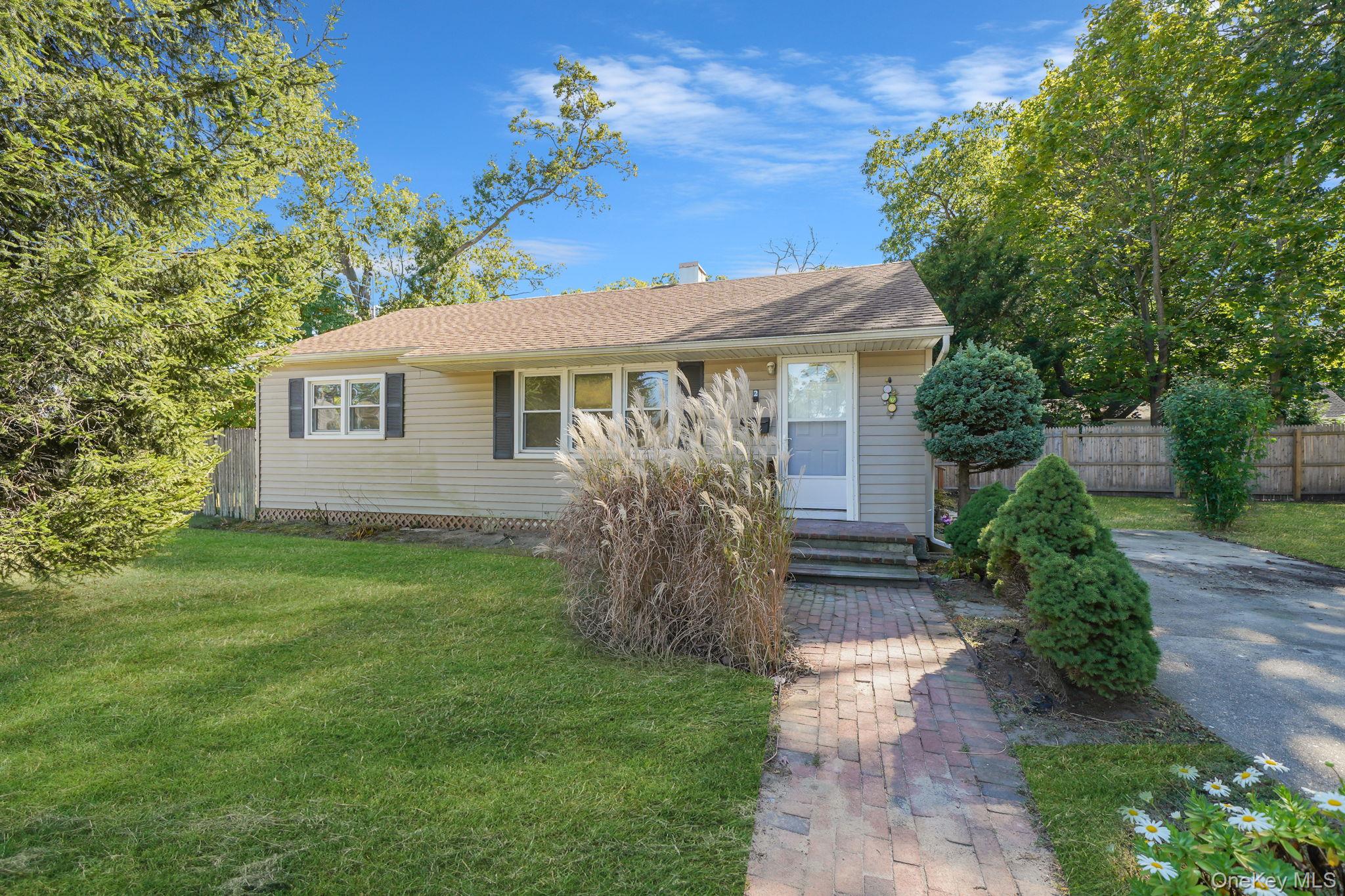 2 W Walnut Street, Islip, NY 11751