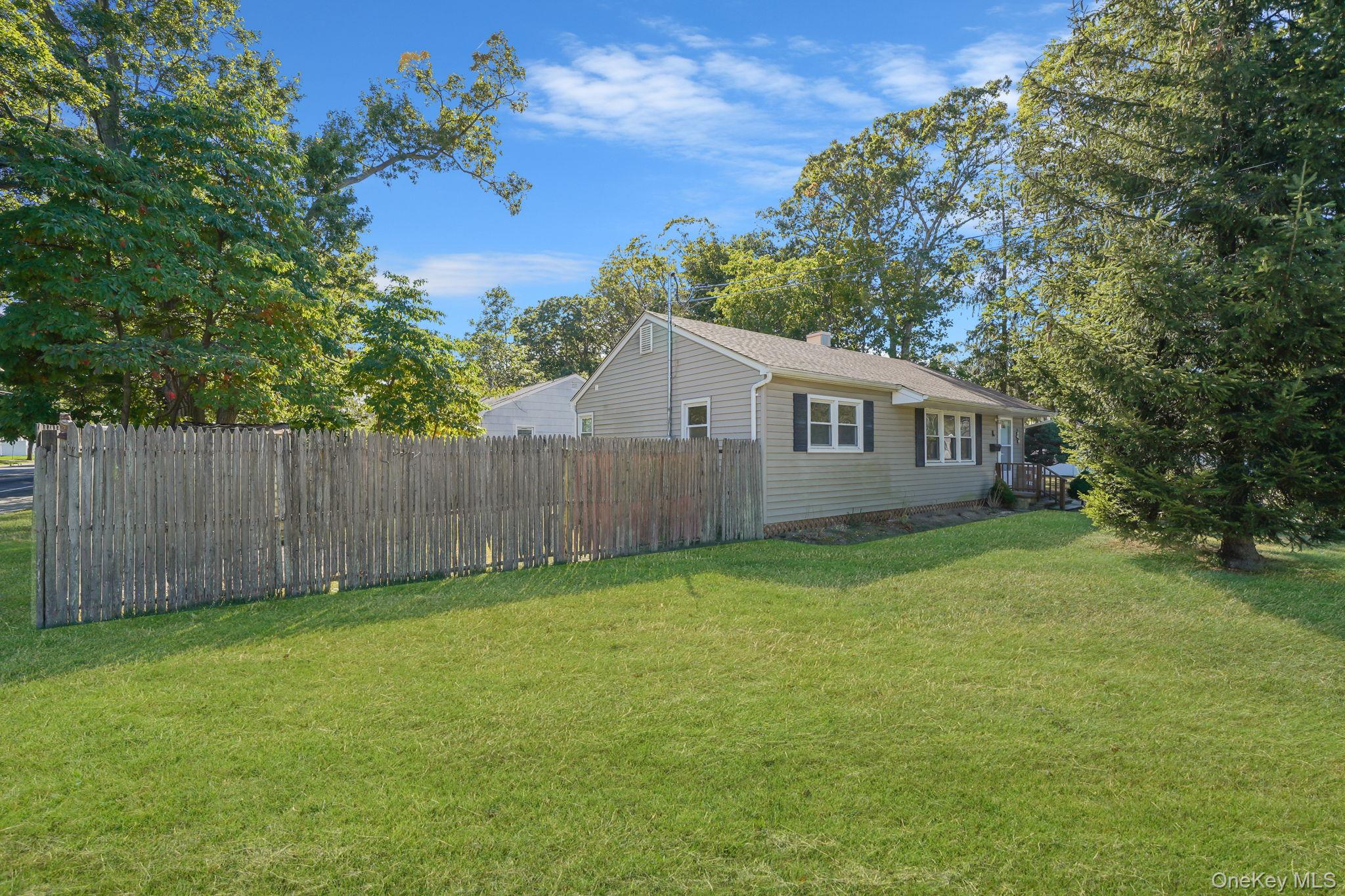 2 W Walnut Street, Islip, NY 11751