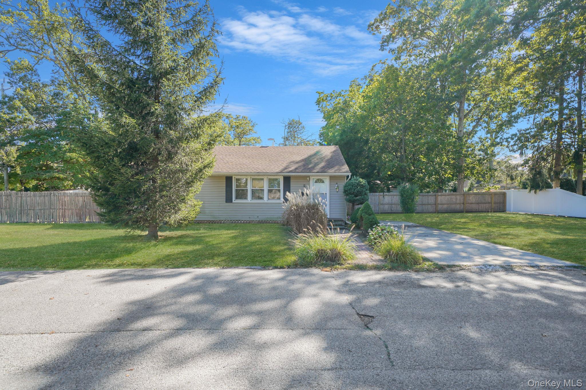 2 W Walnut Street, Islip, NY 11751