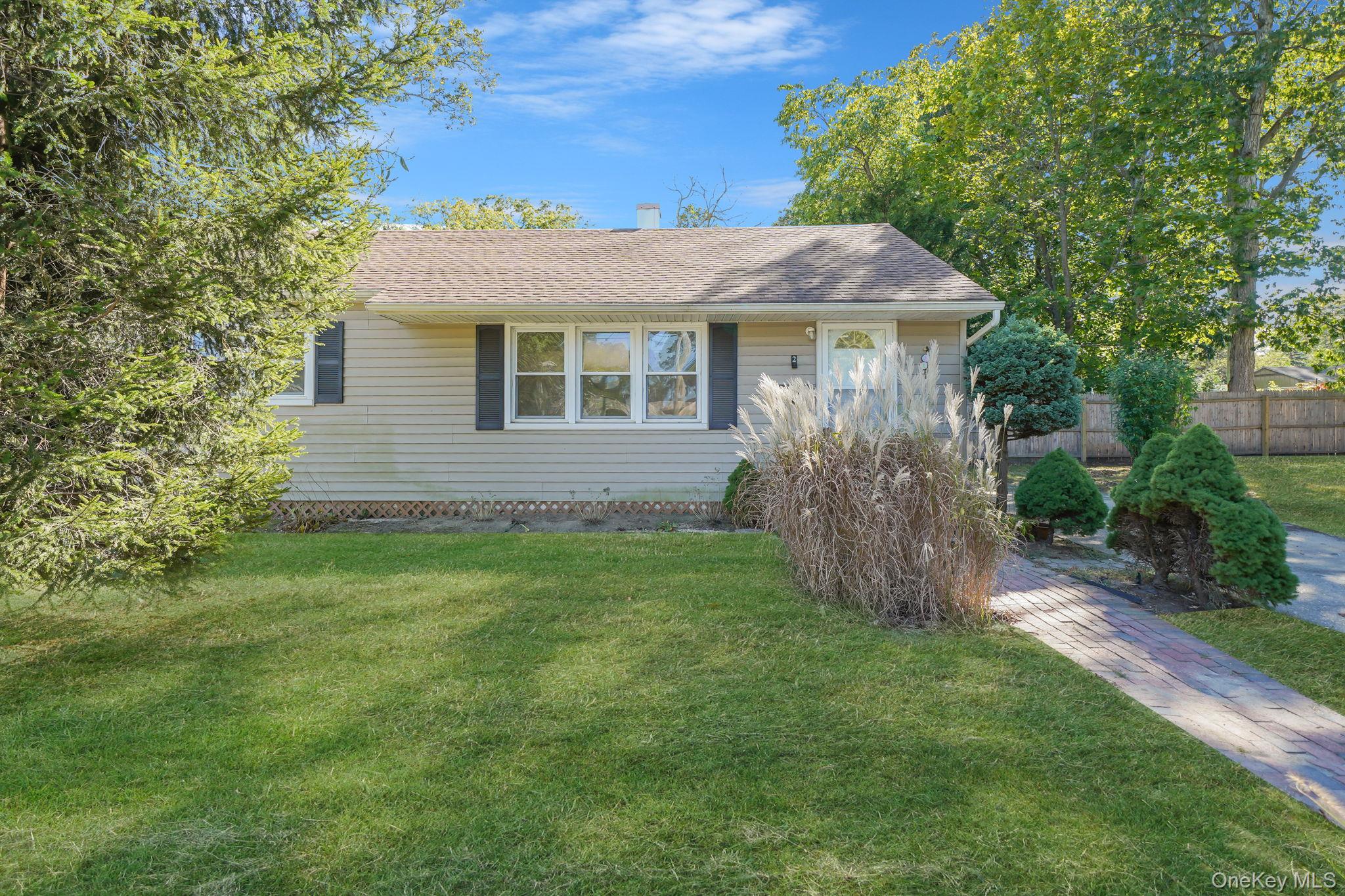 2 W Walnut Street, Islip, NY 11751