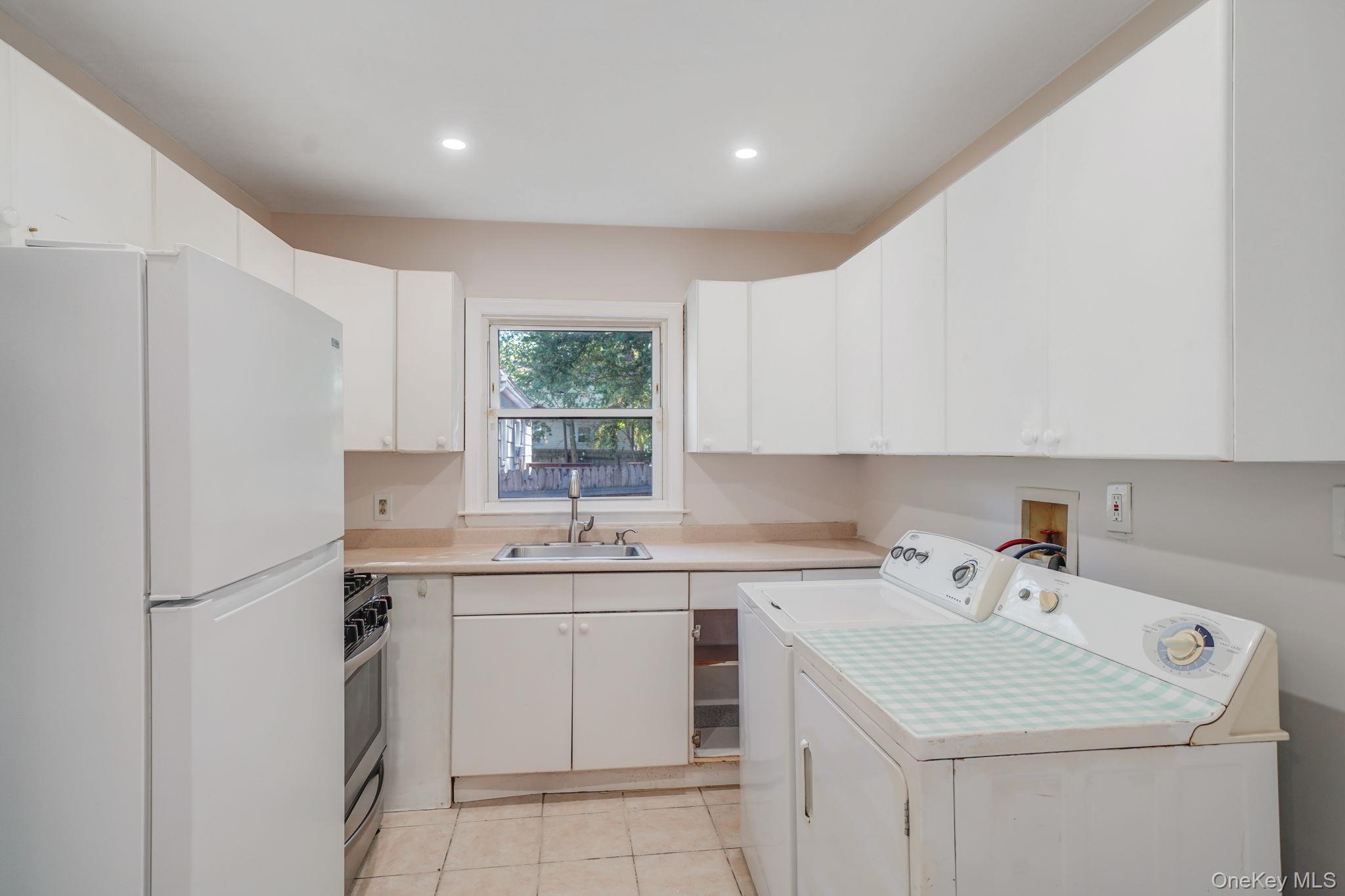 2 W Walnut Street, Islip, NY 11751