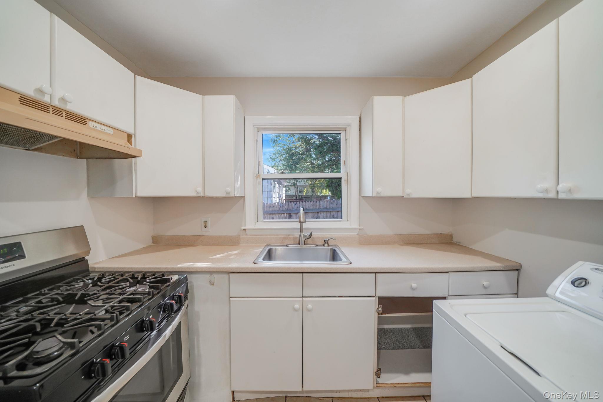 2 W Walnut Street, Islip, NY 11751