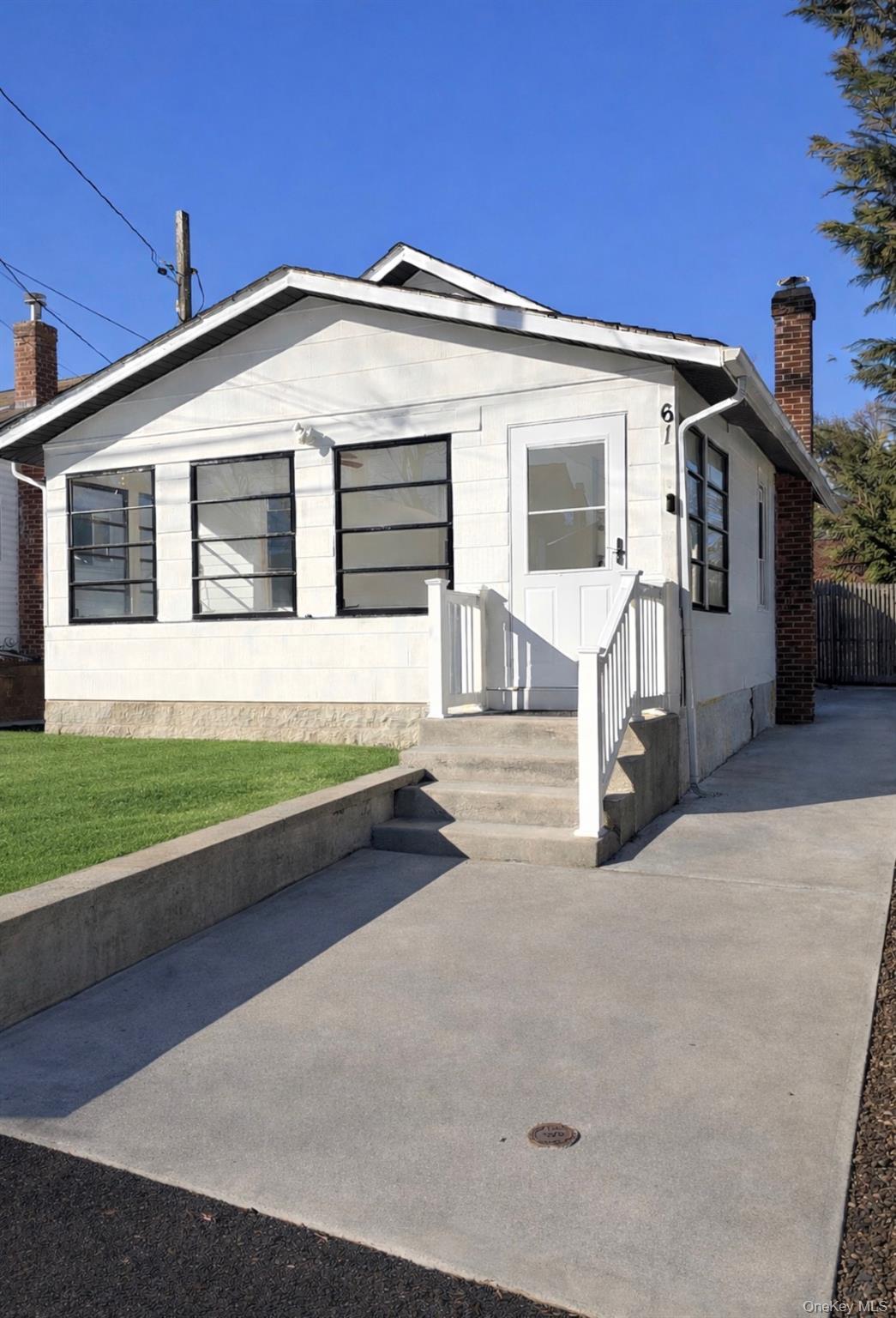 61 Eastview Road, Ronkonkoma, NY 11779