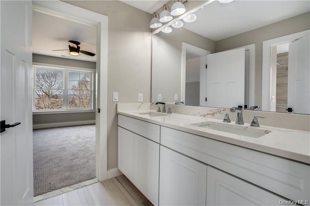 16 Kingwood Lane, Poughkeepsie, NY 12601