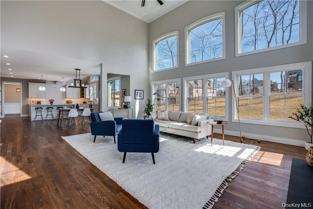 16 Kingwood Lane, Poughkeepsie, NY 12601