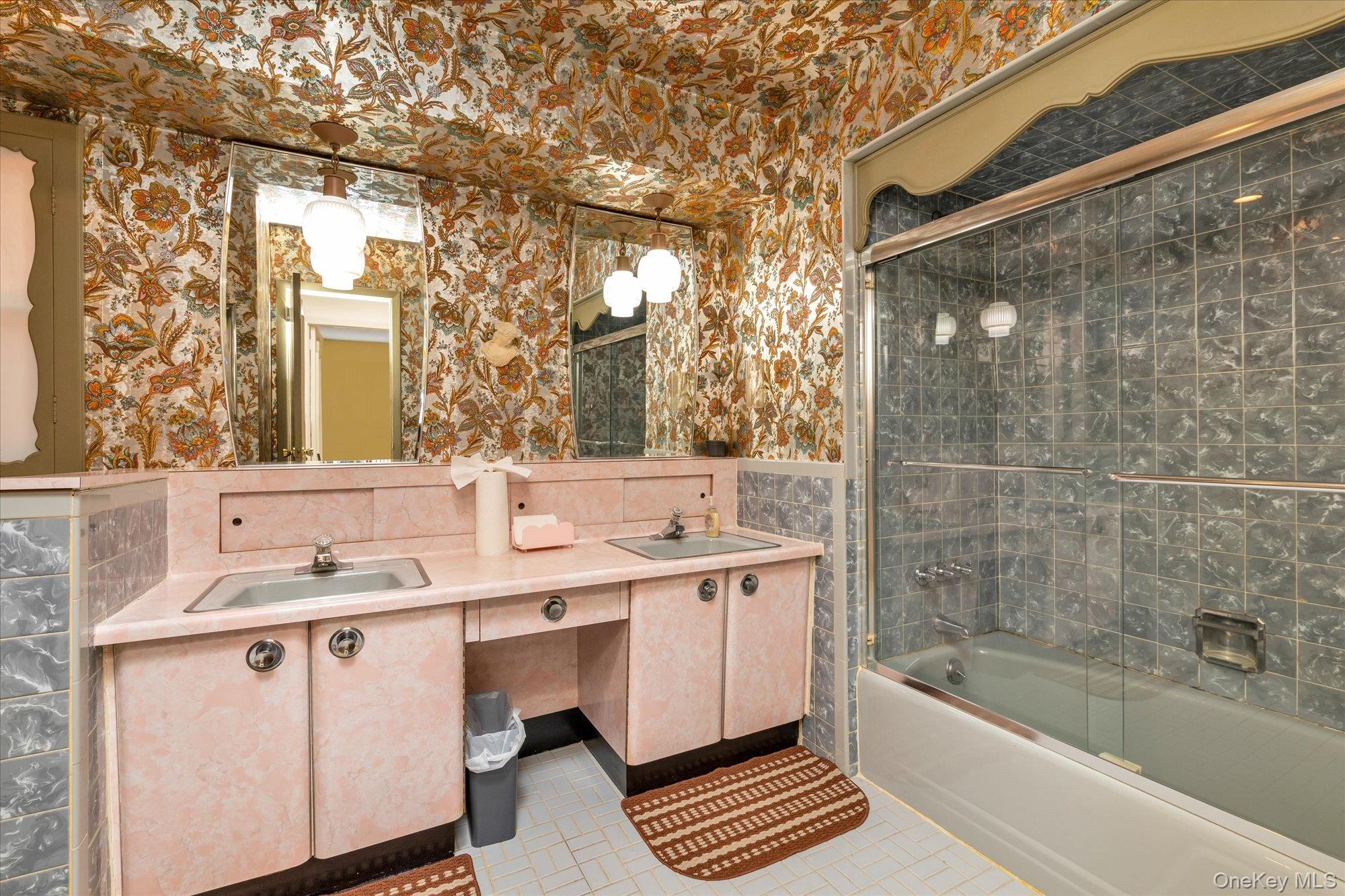 180 Dogwood Road, Roslyn, NY 11576