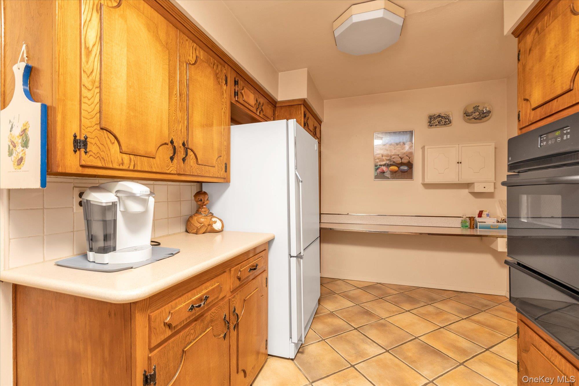 180 Dogwood Road, Roslyn, NY 11576