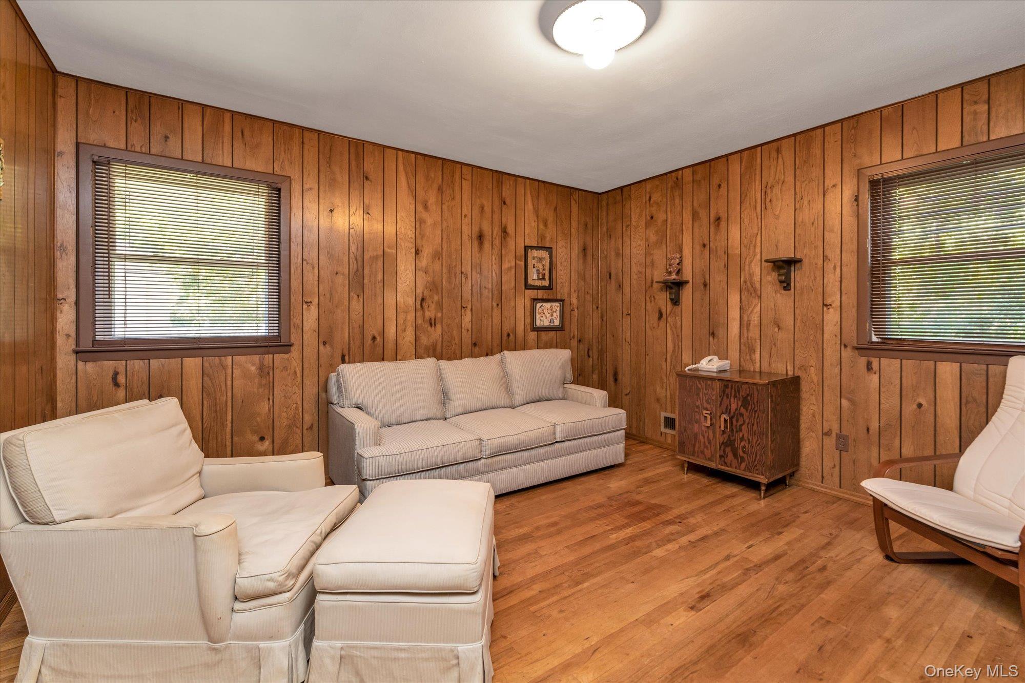 180 Dogwood Road, Roslyn, NY 11576