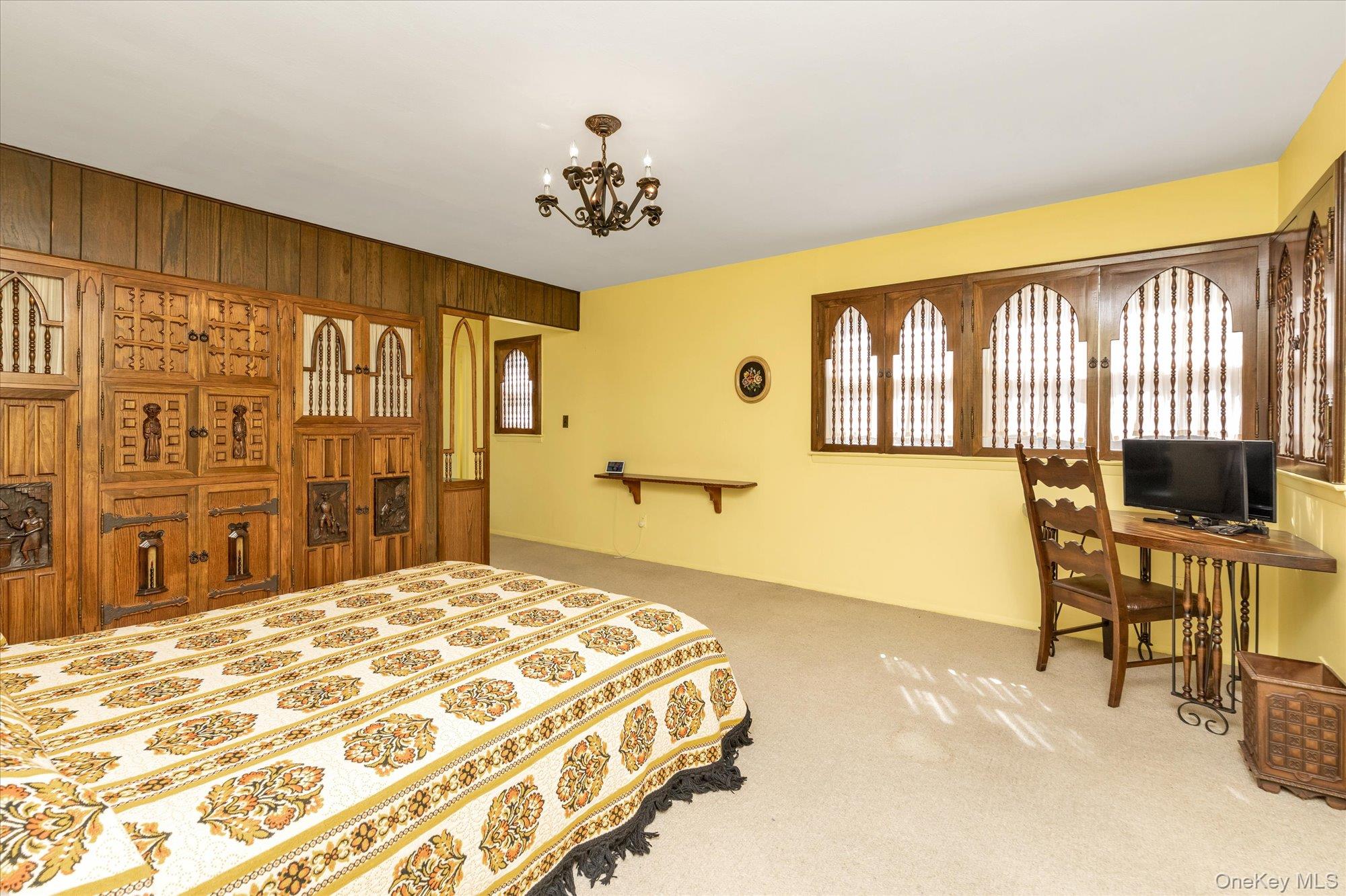 180 Dogwood Road, Roslyn, NY 11576