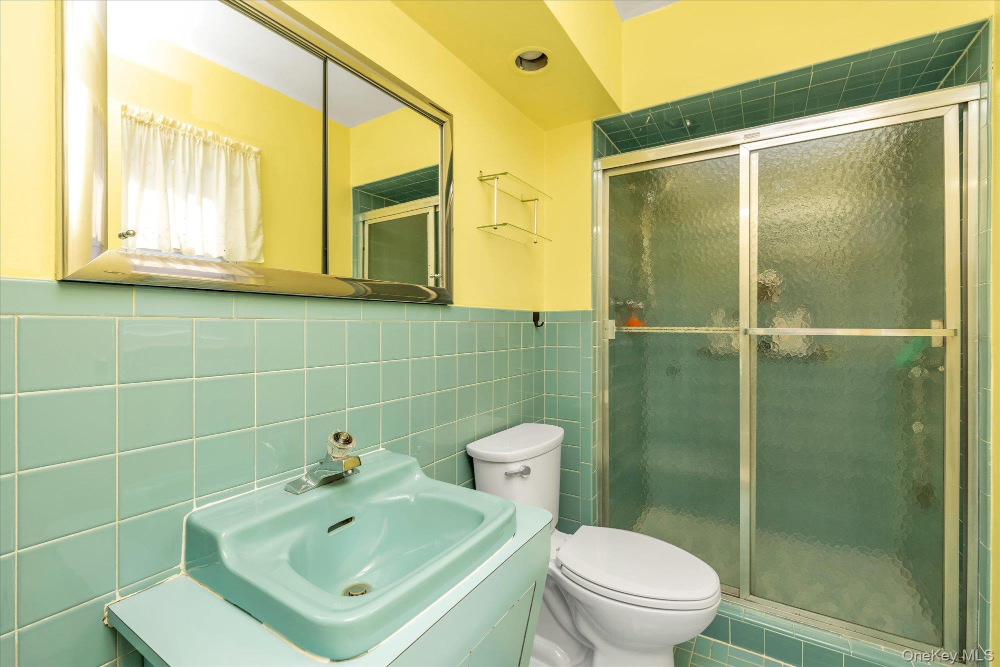 180 Dogwood Road, Roslyn, NY 11576