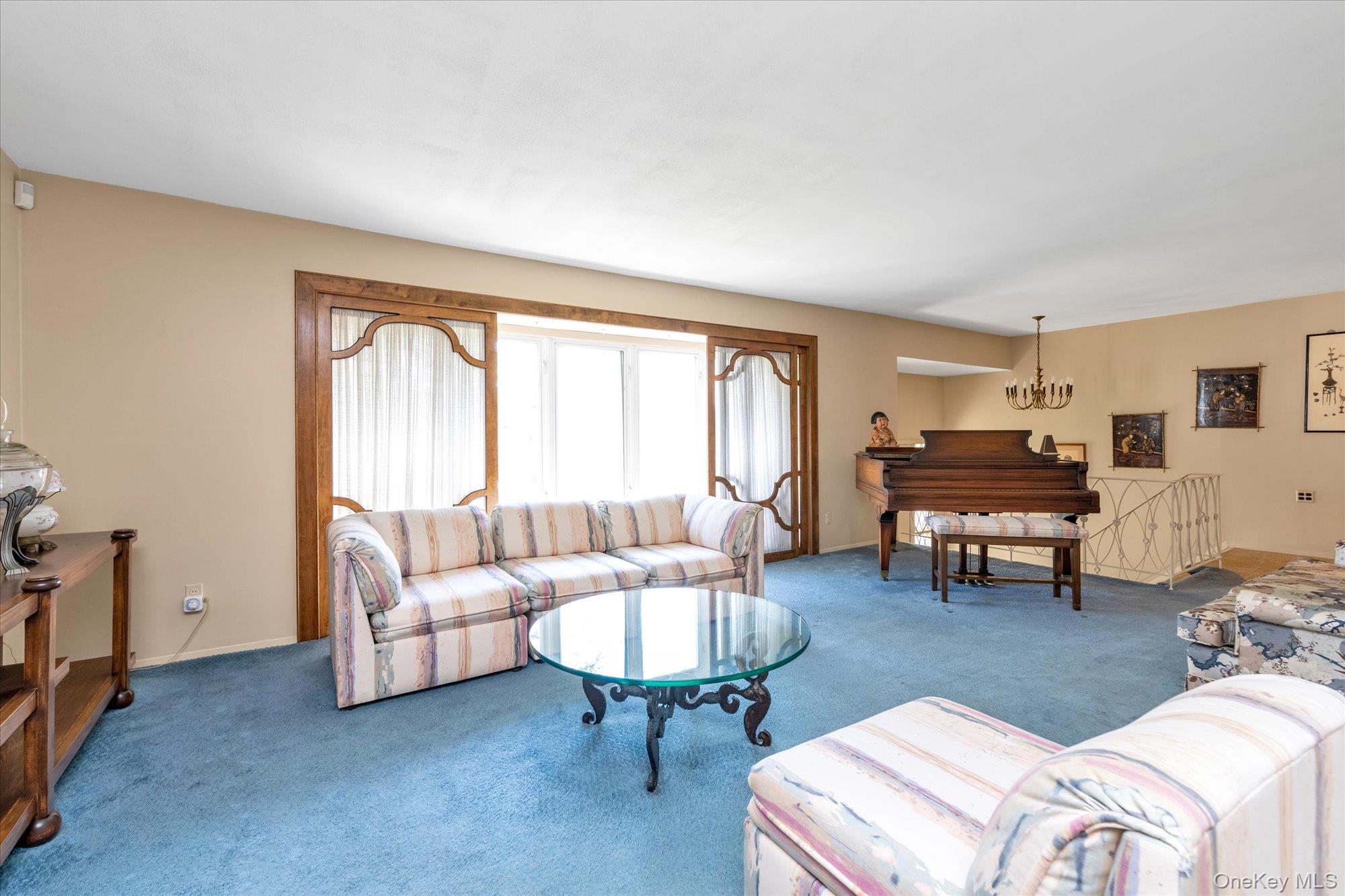 180 Dogwood Road, Roslyn, NY 11576