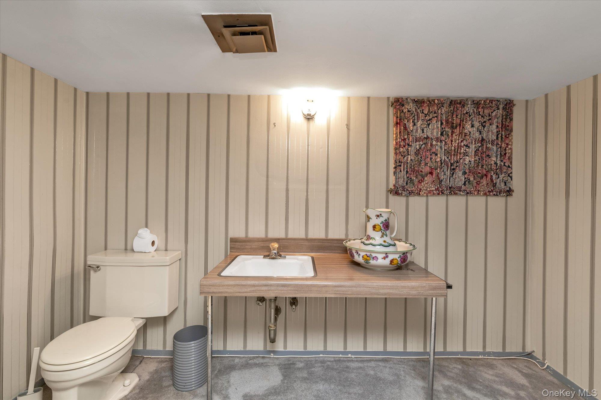 180 Dogwood Road, Roslyn, NY 11576