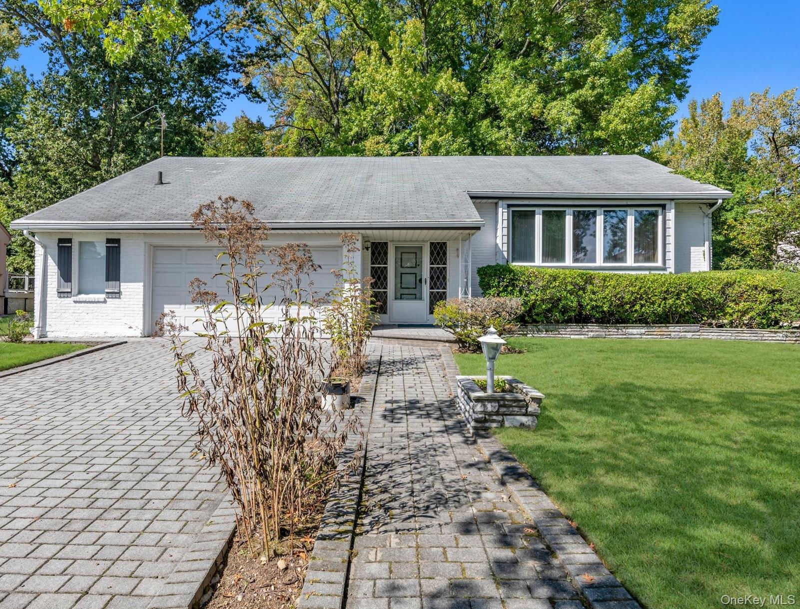 180 Dogwood Road, Roslyn, NY 11576