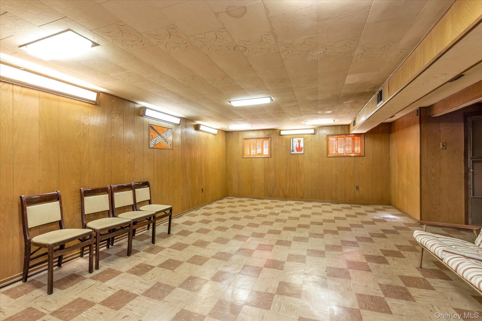 180 Dogwood Road, Roslyn, NY 11576