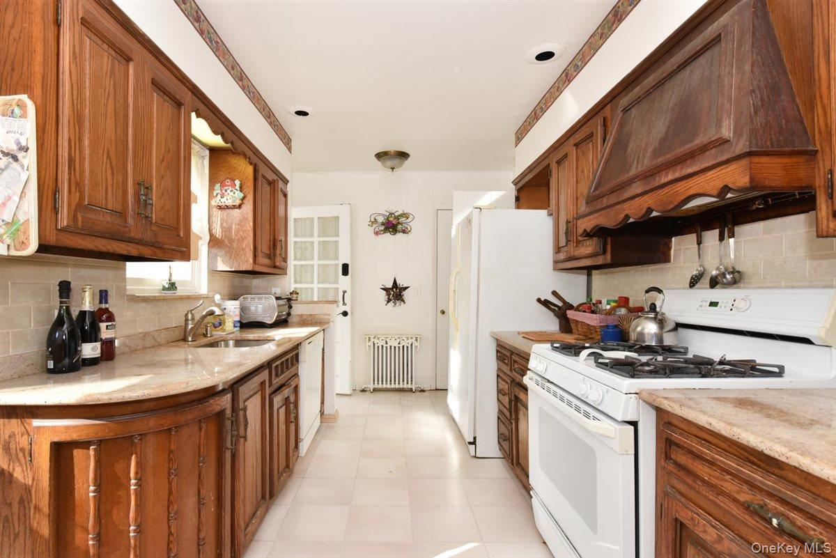 101 Wallace Street, Freeport, NY 11520