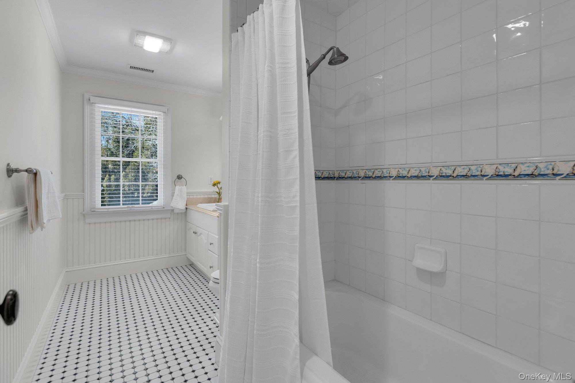 18 Landing Lane, East Quogue, NY 11942